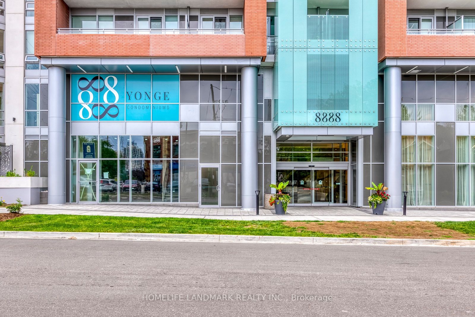 8888 Yonge Street 307, Richmond Hill, ON L4C 5V6 photo 3