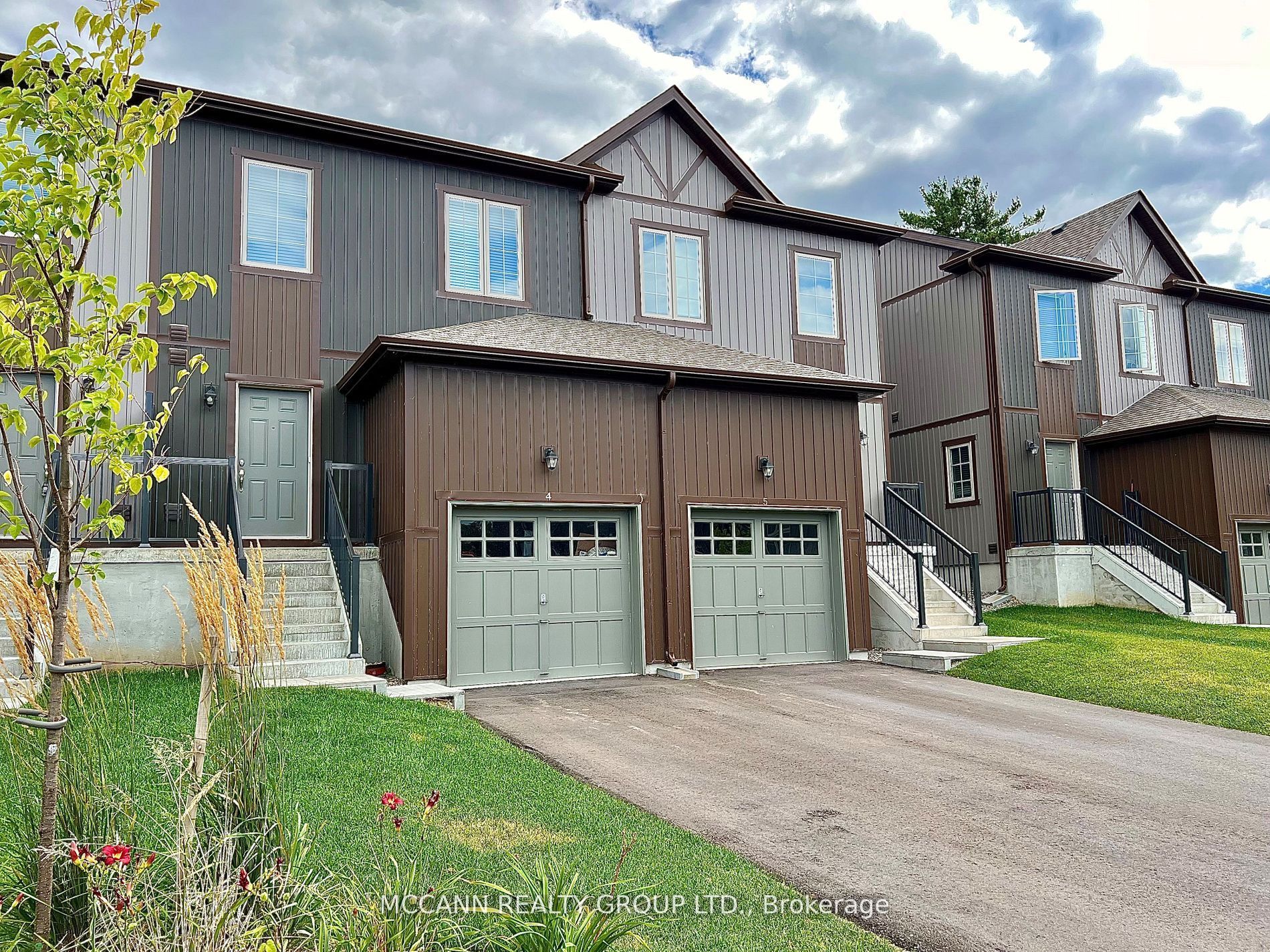 110 Grew Boulevard 4, Georgina, ON L0E 1L0