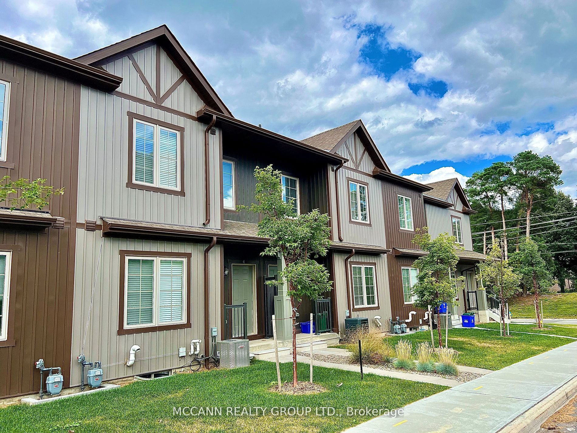 110 Grew Boulevard 4, Georgina, ON L0E 1L0 photo 2
