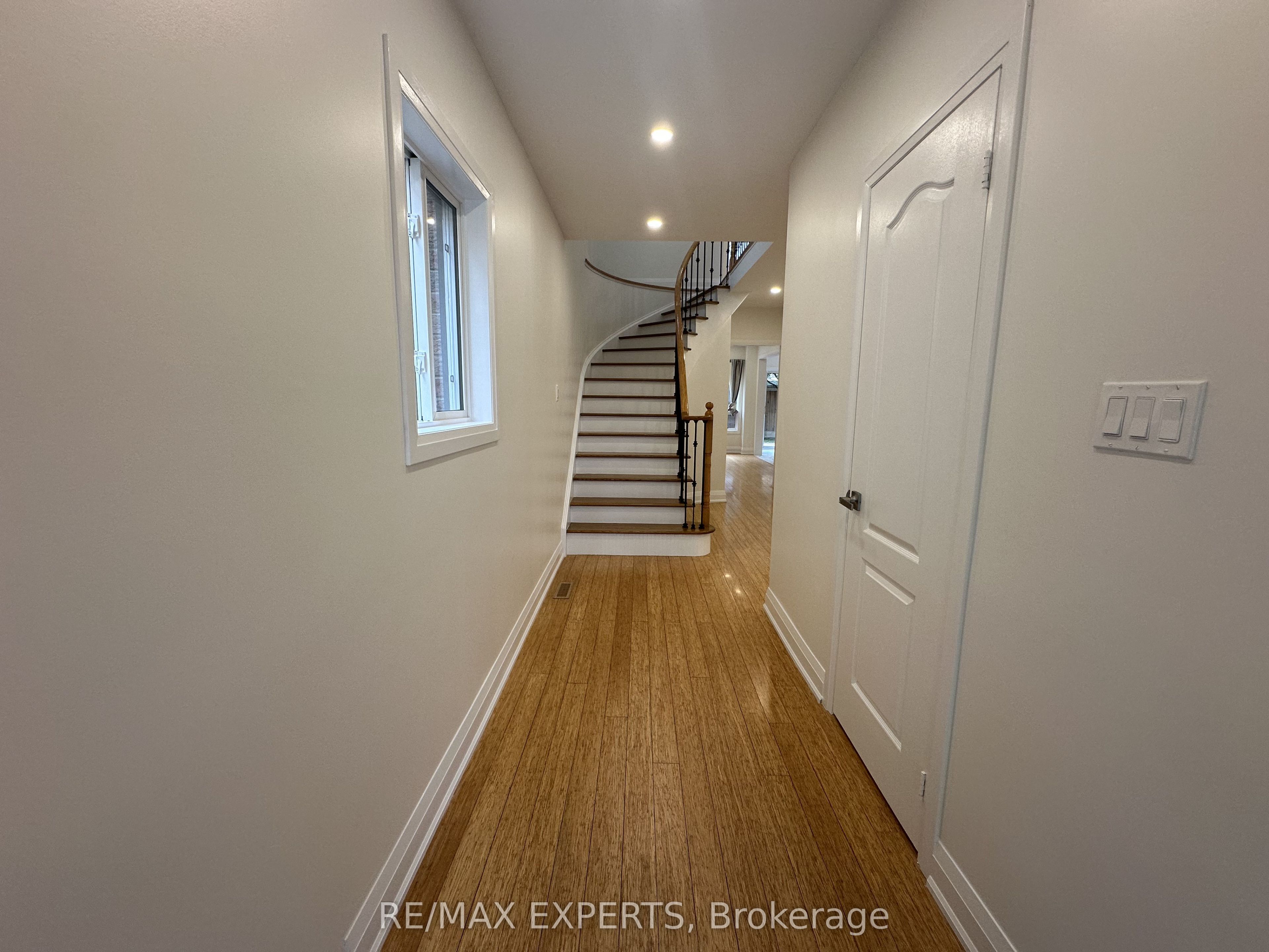249 Rushbrook Drive, Newmarket, ON L3X 2E3 photo 3