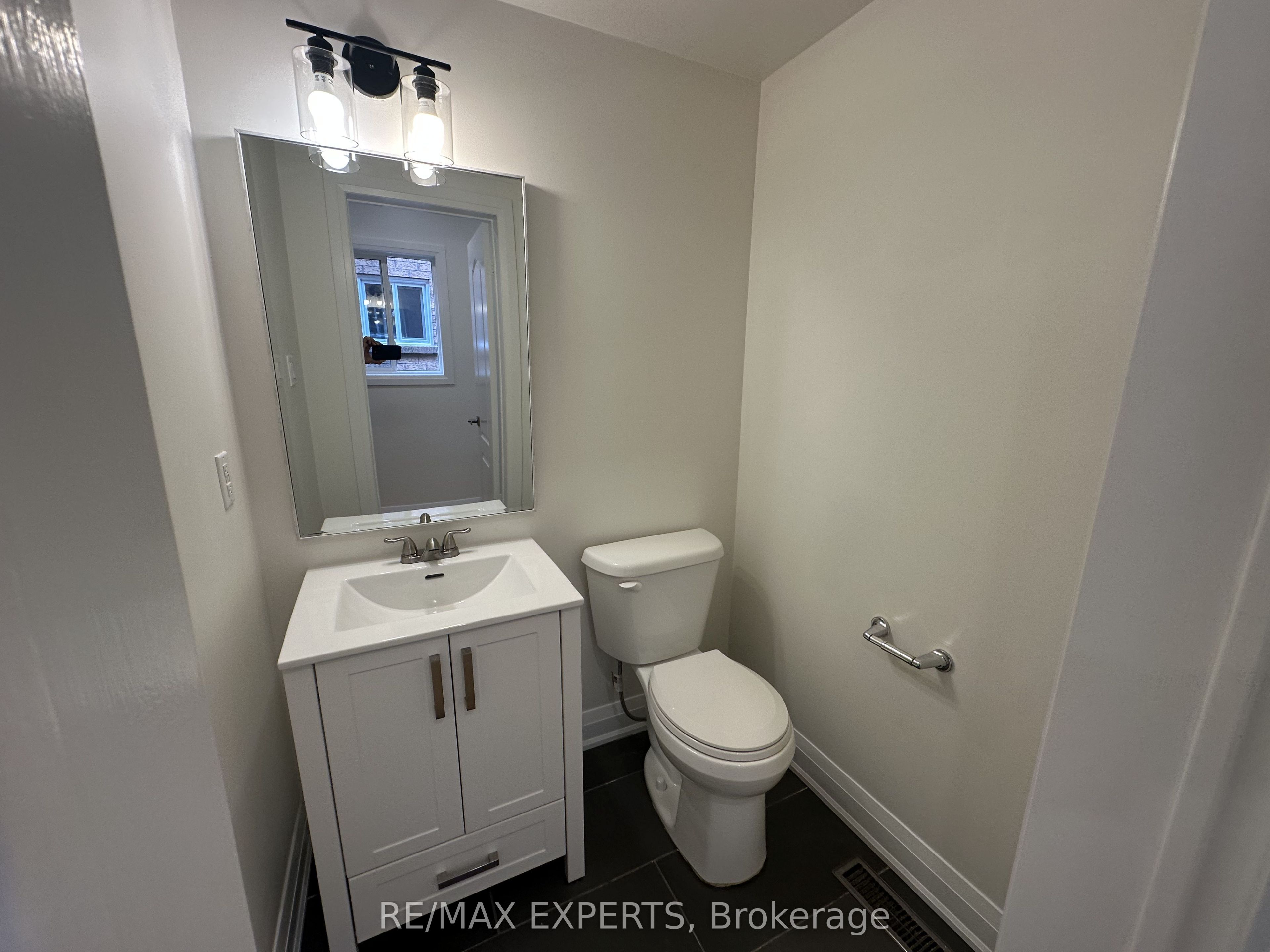 249 Rushbrook Drive, Newmarket, ON L3X 2E3 photo 4