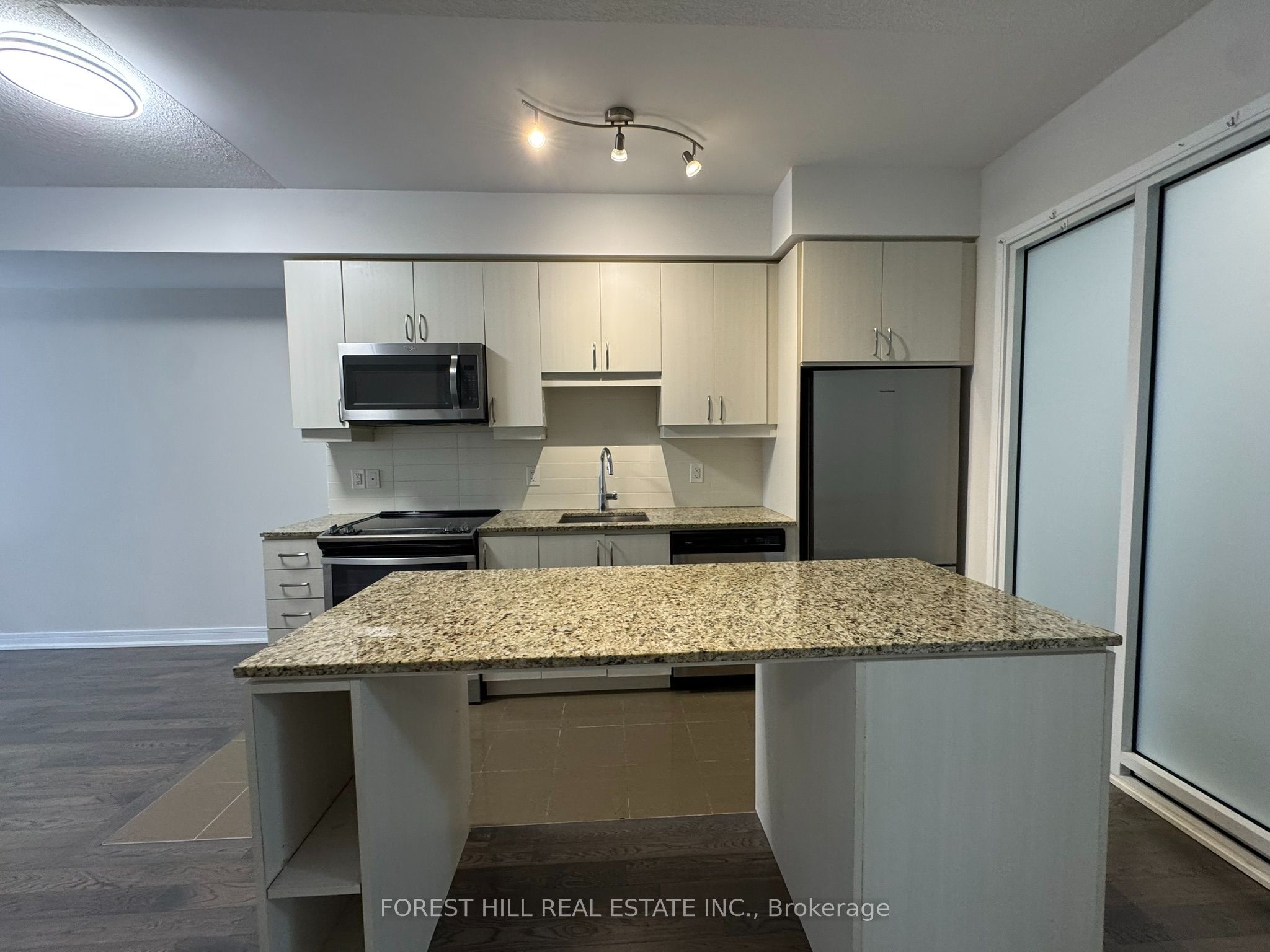 9201 Yonge Street NW 208, Richmond Hill, ON L4C 6Z2 photo 3