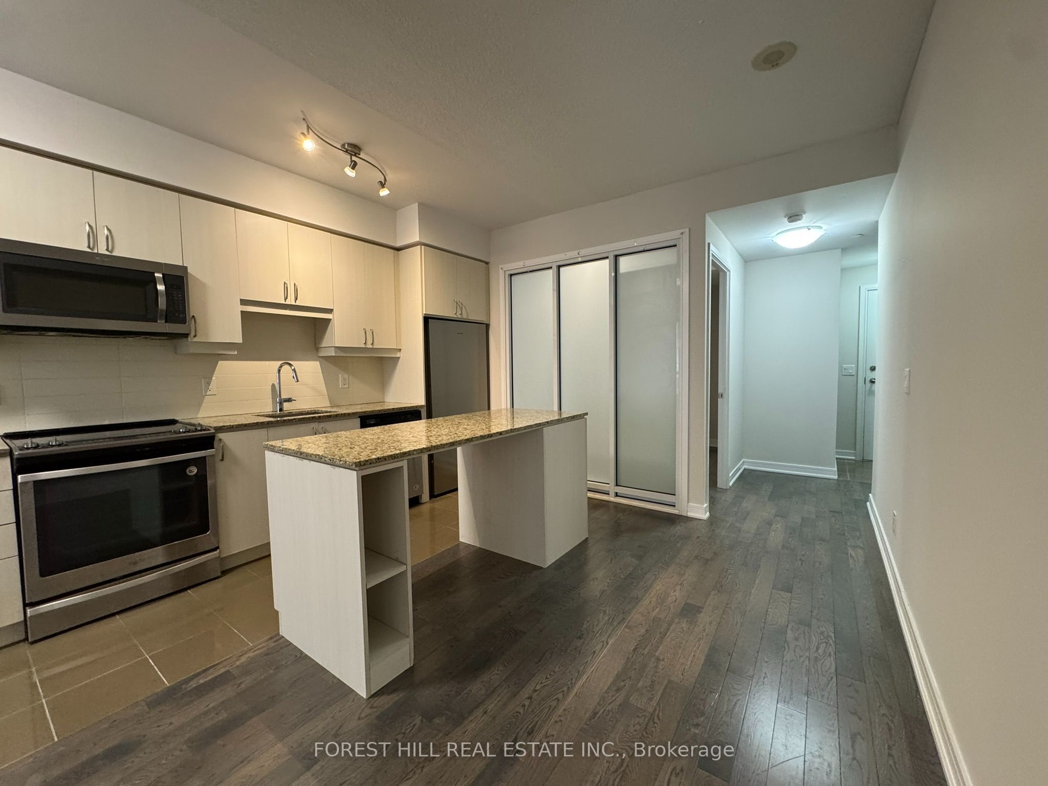 9201 Yonge Street NW 208, Richmond Hill, ON L4C 6Z2 photo 4