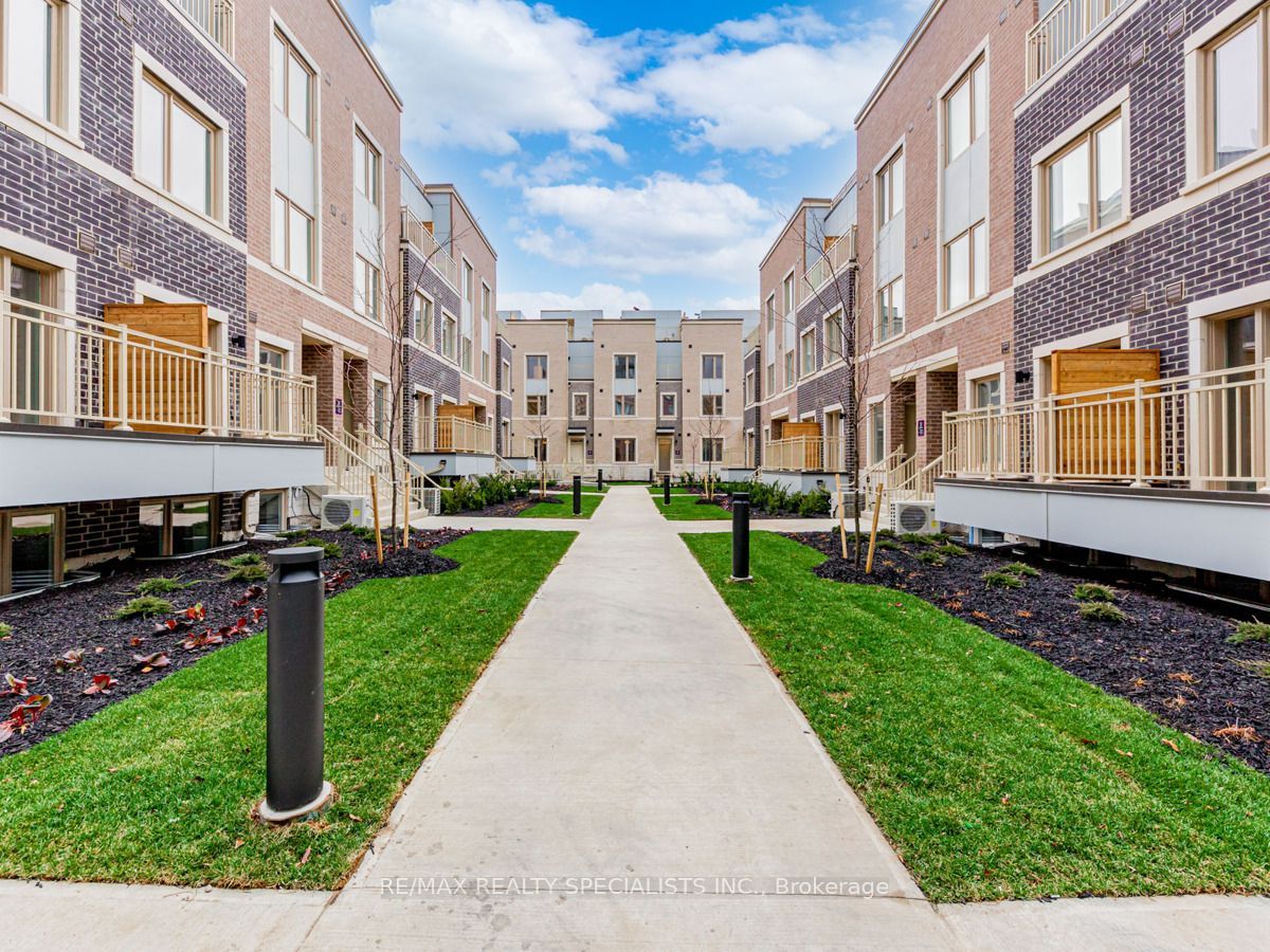 39 Honeycrisp Crescent 77, Vaughan, ON L4K 0N6 photo 2