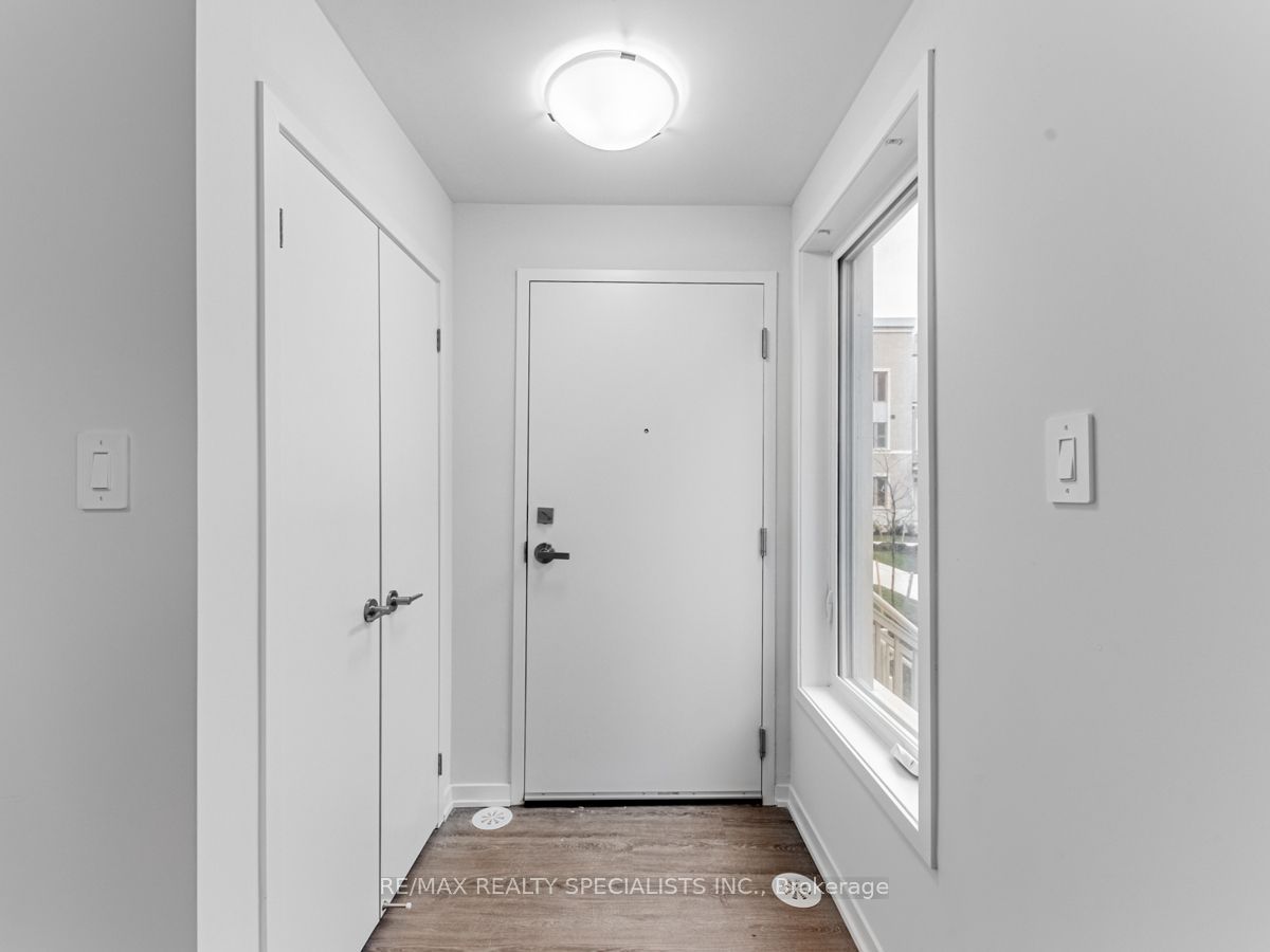 39 Honeycrisp Crescent 77, Vaughan, ON L4K 0N6 photo 5