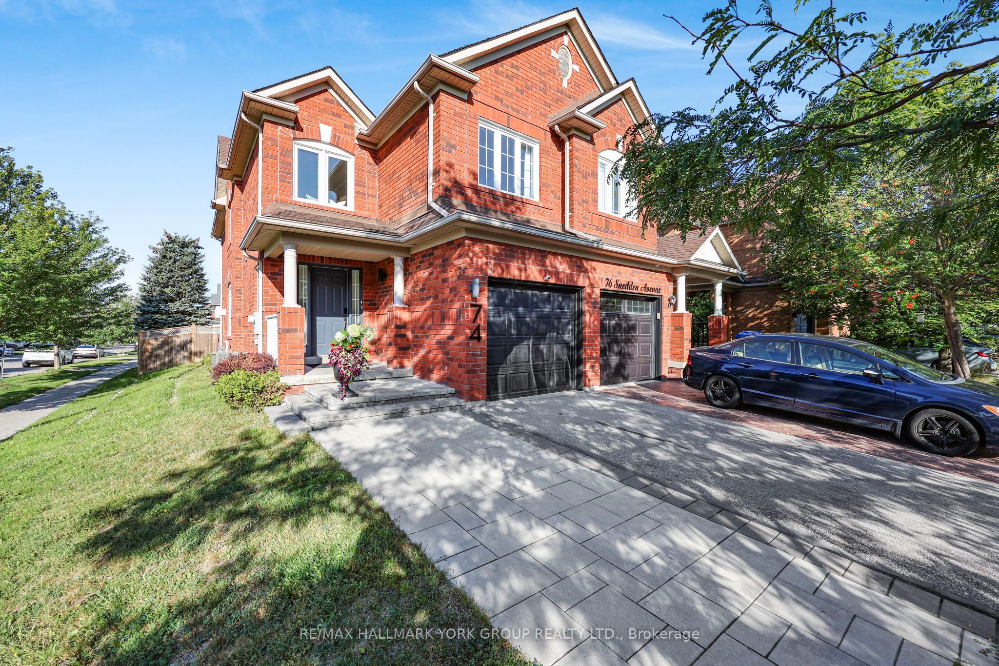 74 Snedden Avenue, Aurora, ON L4G 7K7 photo 2