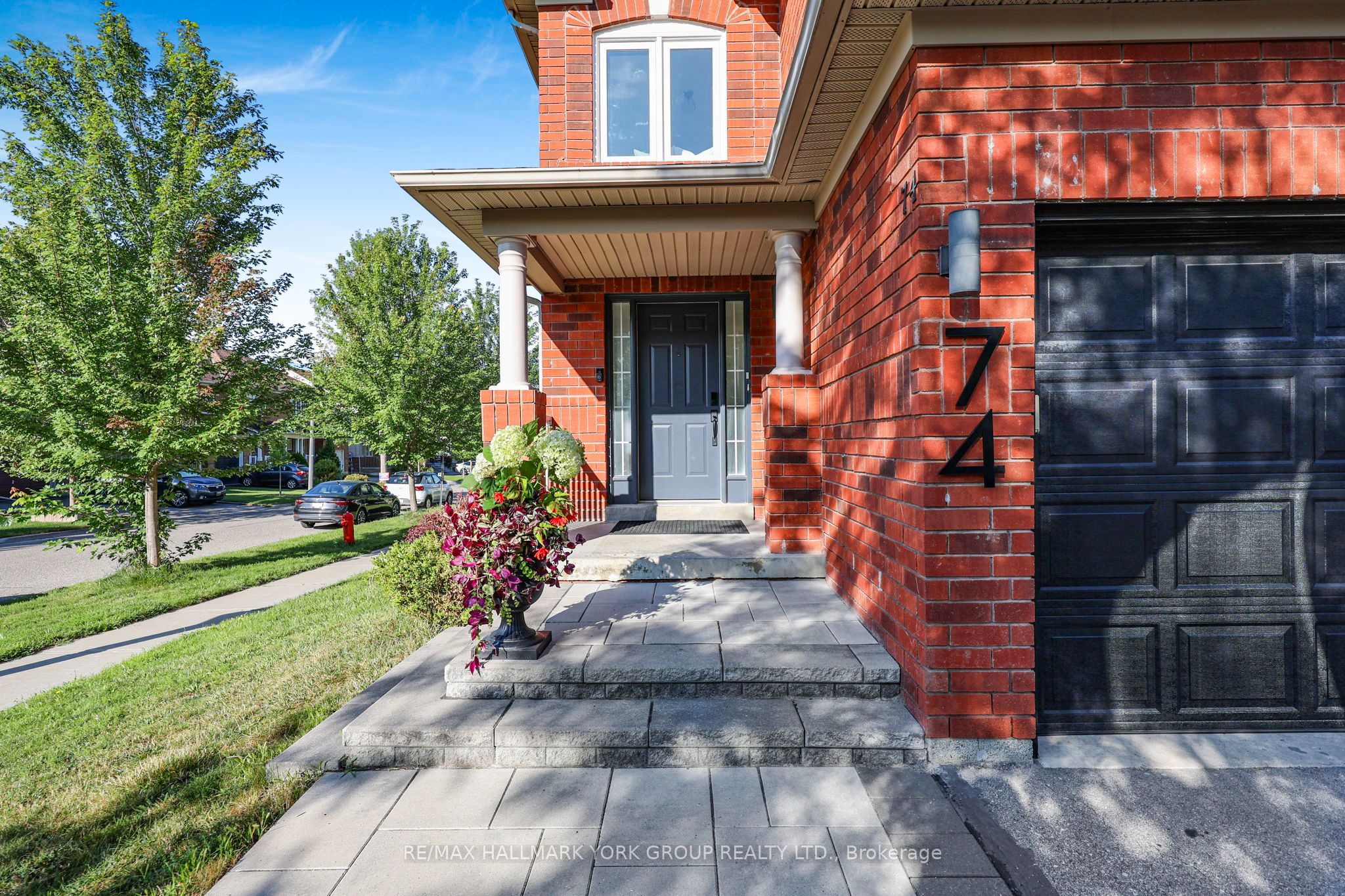 74 Snedden Avenue, Aurora, ON L4G 7K7 photo 3