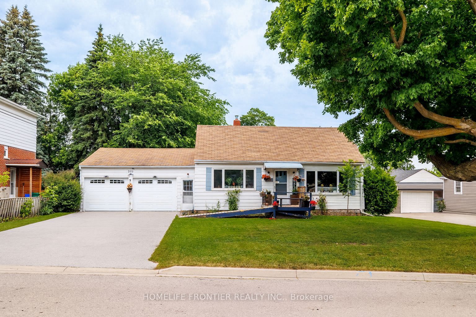 593 Watson Avenue, Newmarket, ON L3Y 2V2 photo 2