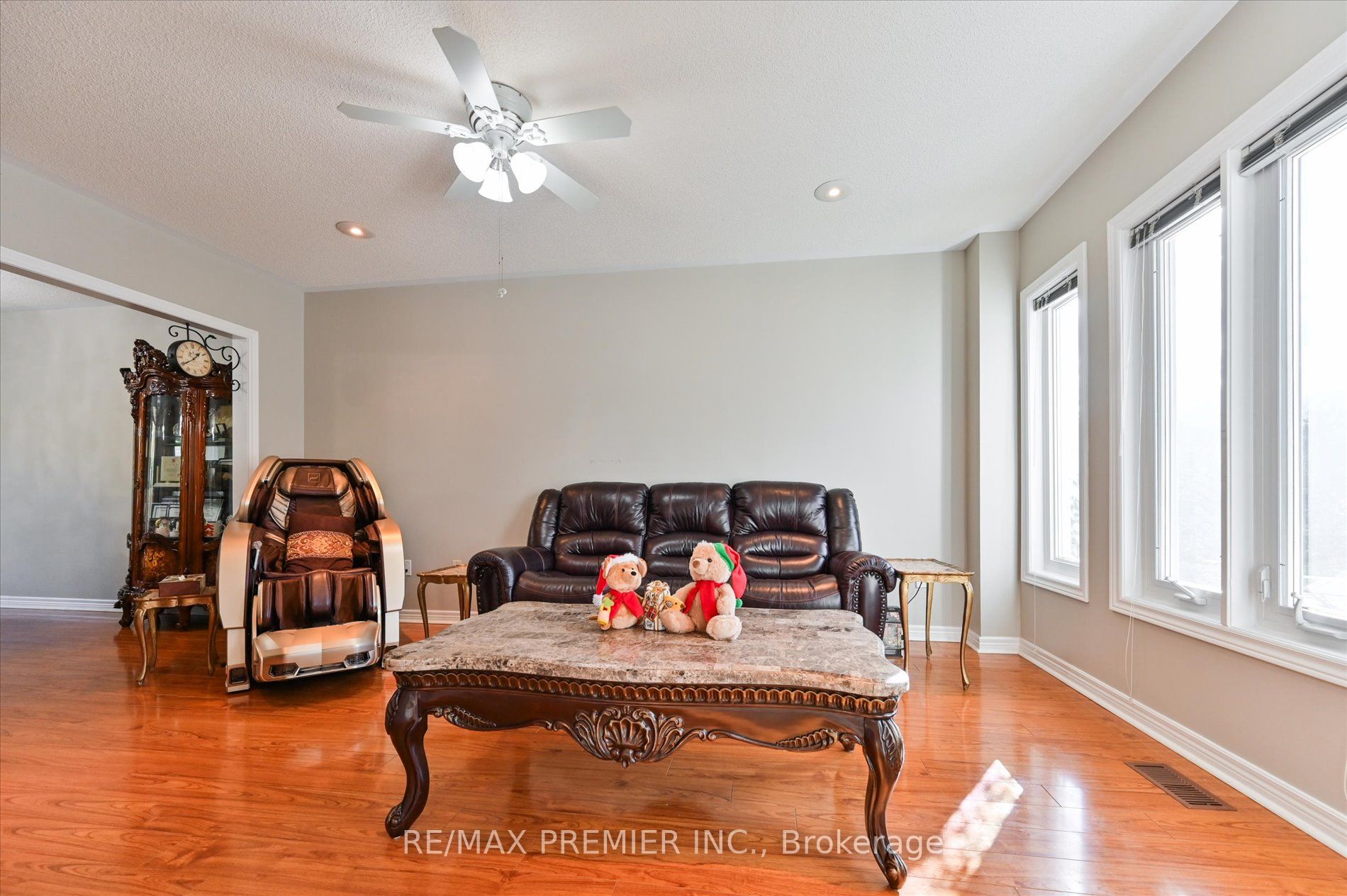 581 Wycliffe Avenue, Vaughan, ON L4L 8S8 photo 4