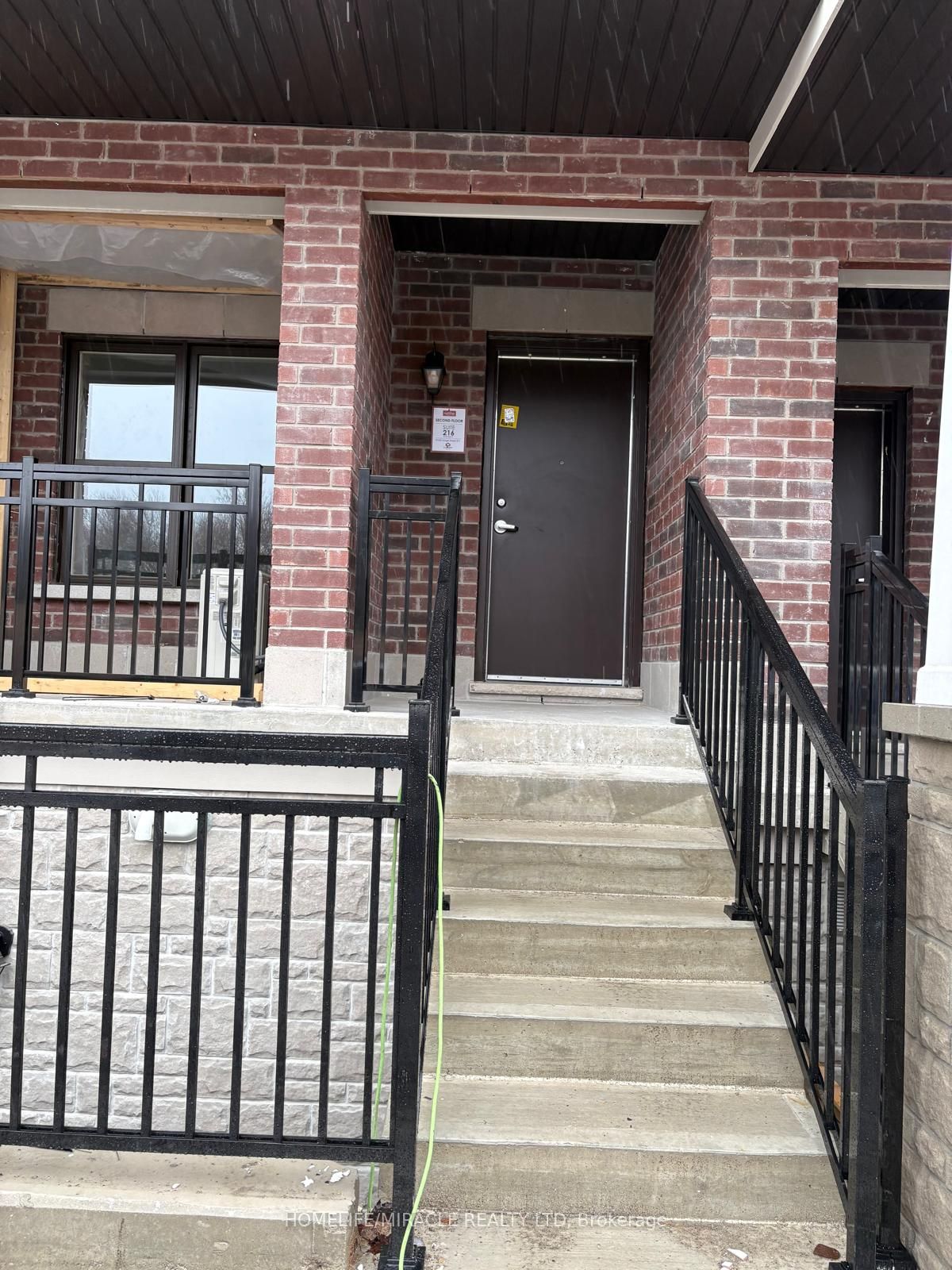 15100 Yonge Street 211, Aurora, ON L4G 4C8
