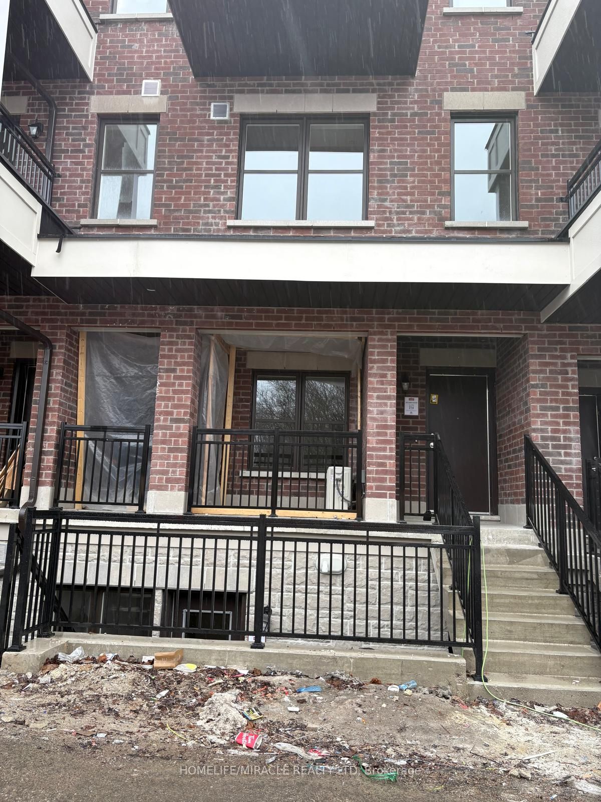15100 Yonge Street 211, Aurora, ON L4G 4C8 photo 2