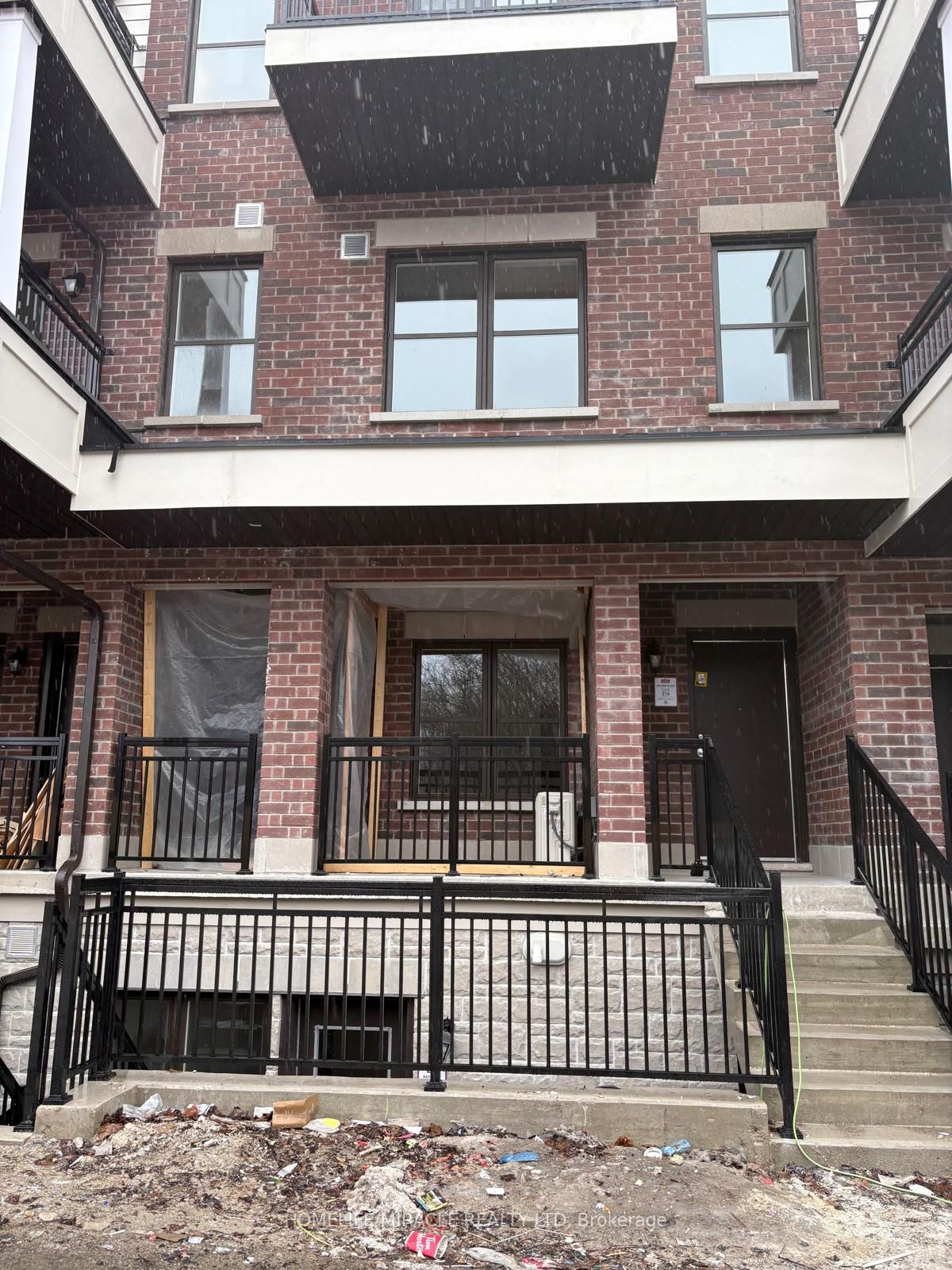 15100 Yonge Street 211, Aurora, ON L4G 4C8 photo 3