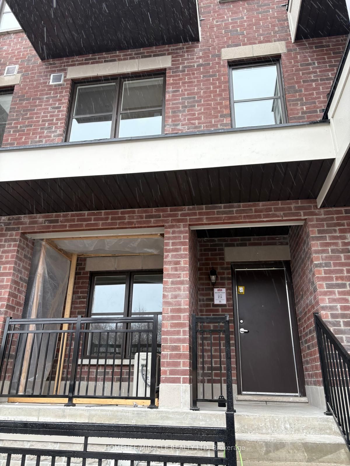 15100 Yonge Street 211, Aurora, ON L4G 4C8 photo 4
