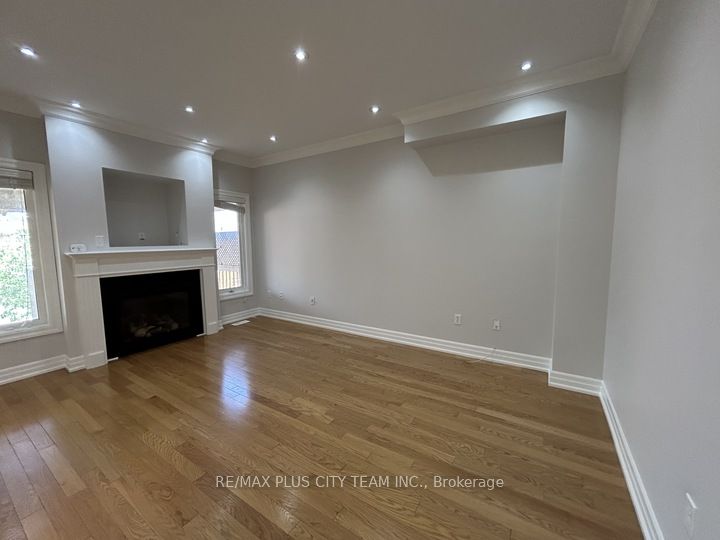 59 Trish Drive, Richmond Hill, ON L4E 5C4 photo 2