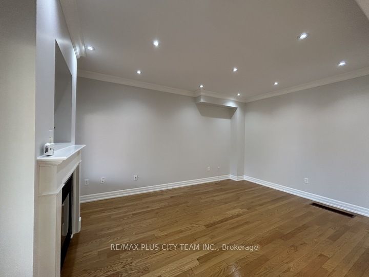 59 Trish Drive, Richmond Hill, ON L4E 5C4 photo 3