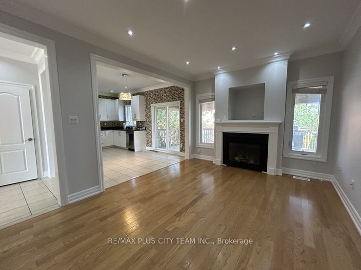 59 Trish Drive, Richmond Hill, ON L4E 5C4 photo 4