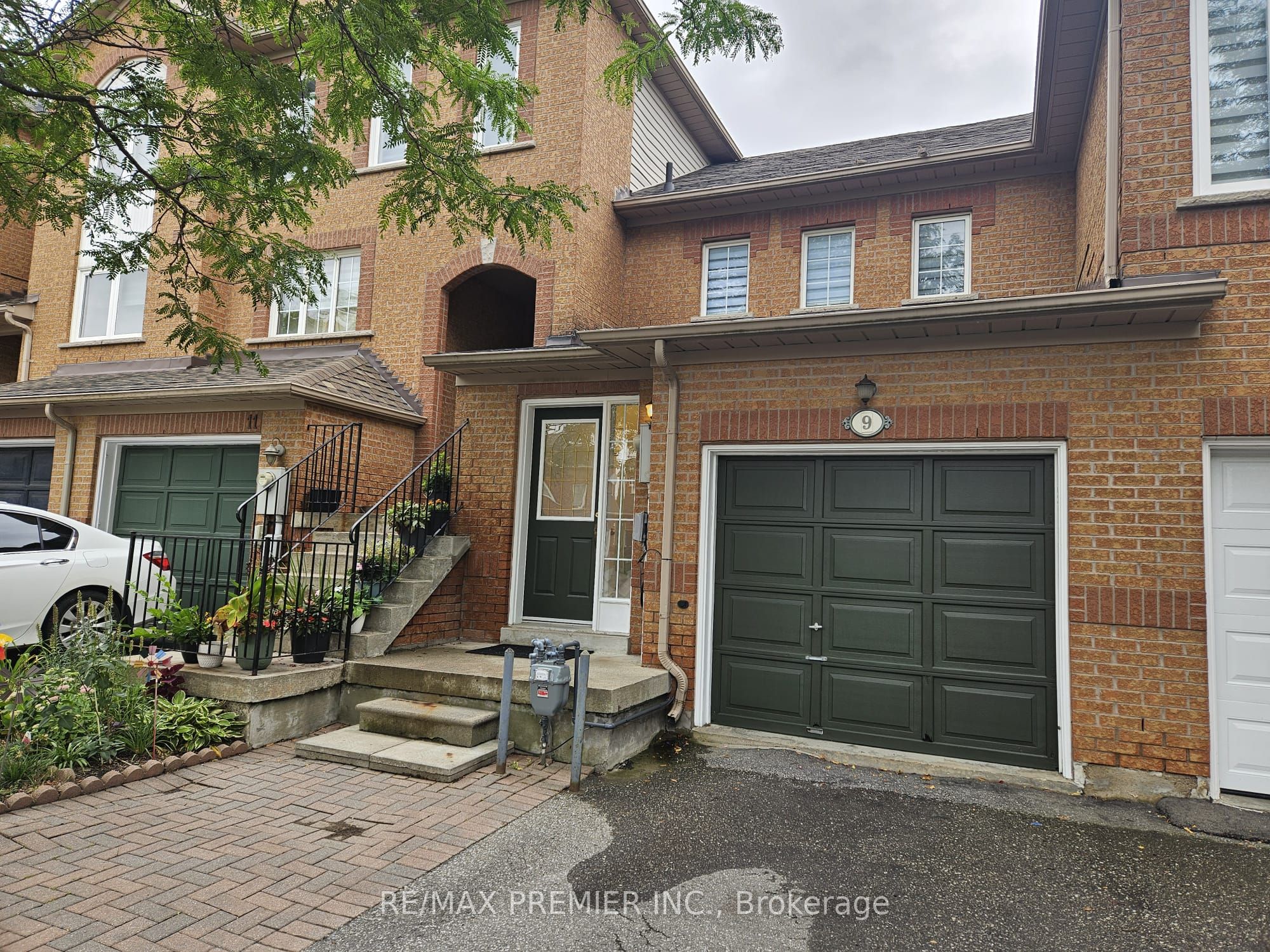 9 Lucena Crescent, Vaughan, ON L6A 2W6