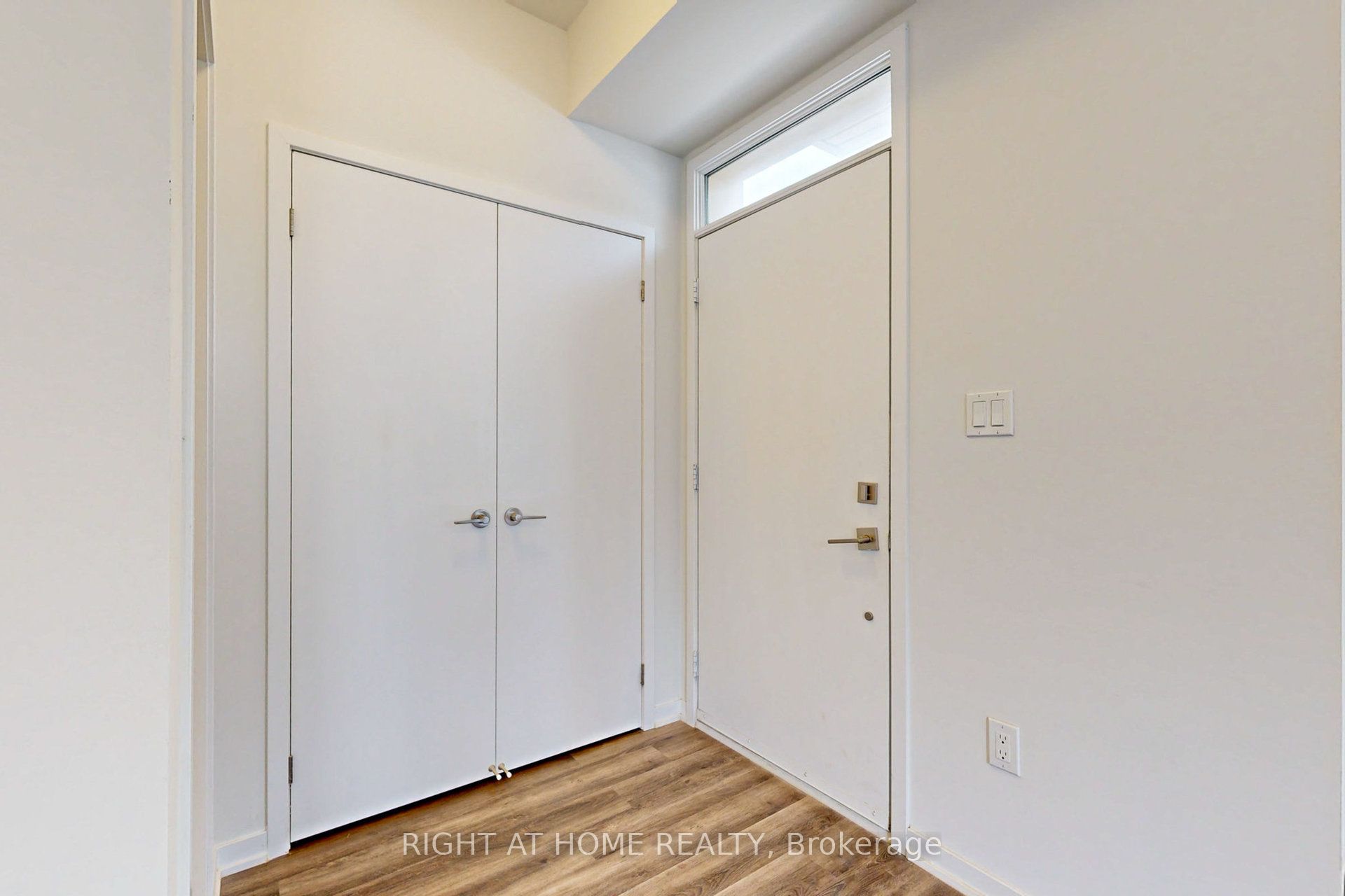 11 Almond Blossom Mews TH127, Vaughan, ON L4K 0N7 photo 4