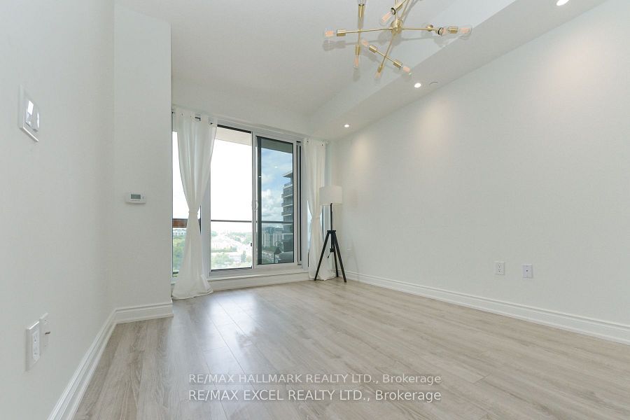 9618 Yonge Street 1011, Richmond Hill, ON L4C 0X5 photo 3