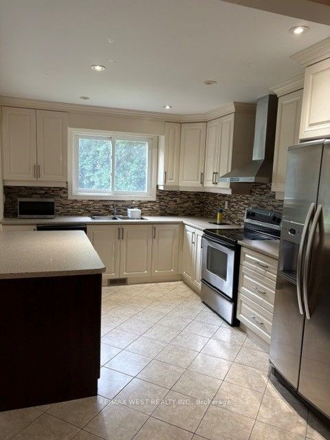 10 Testa Street, East Gwillimbury, ON L0L 1R0