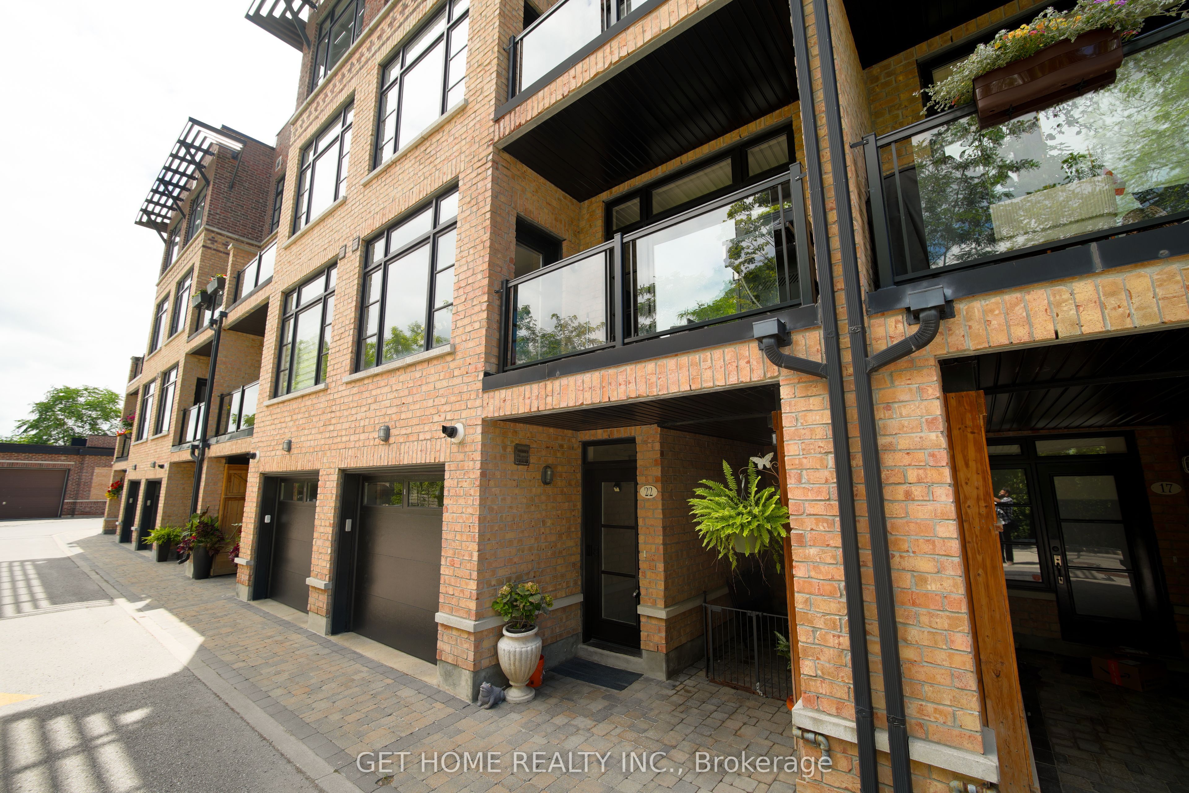 8169 Kipling Avenue E 22, Vaughan, ON L4L 0G4 photo 2