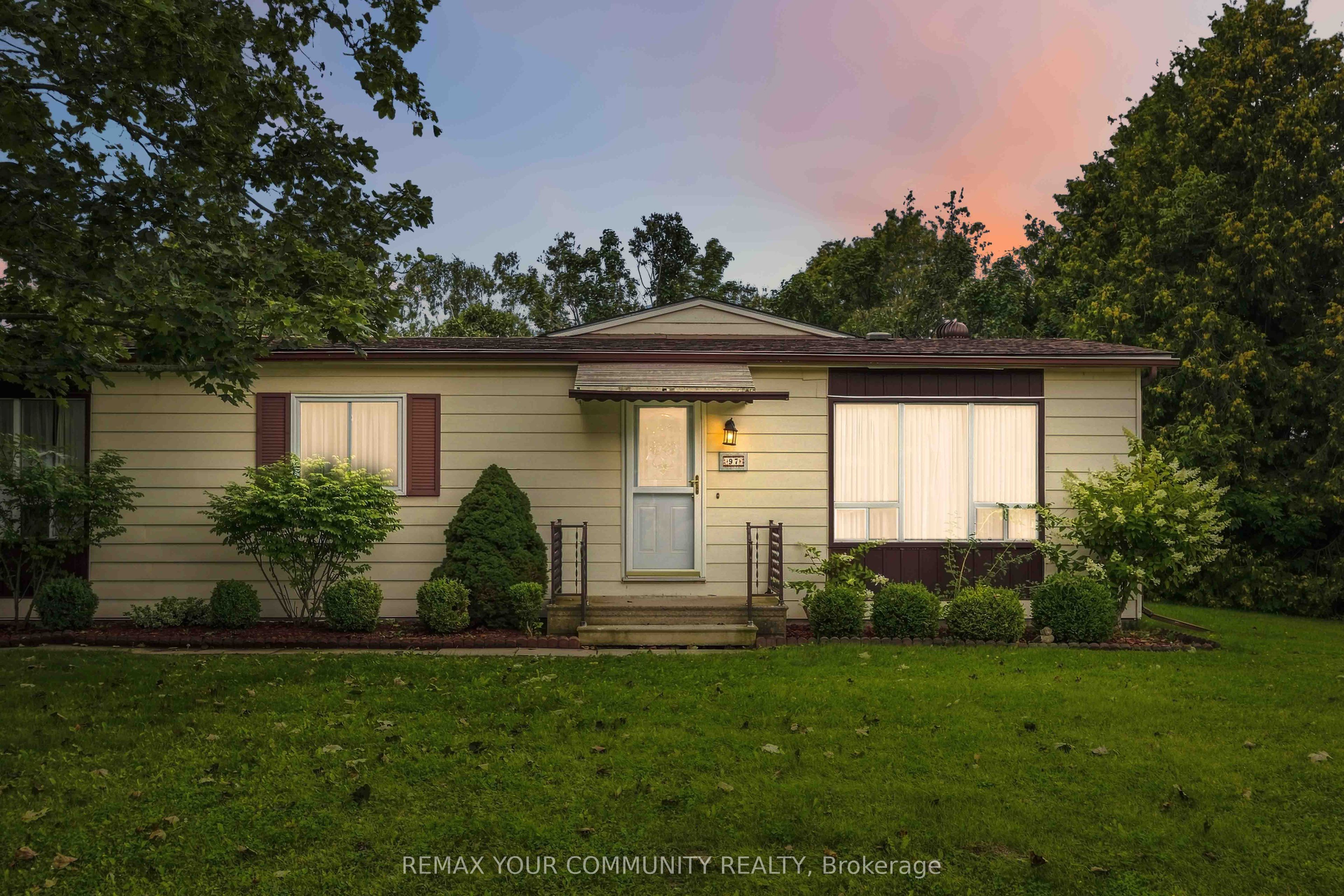 97 Damsel Circle, Georgina, ON L0E 1R0