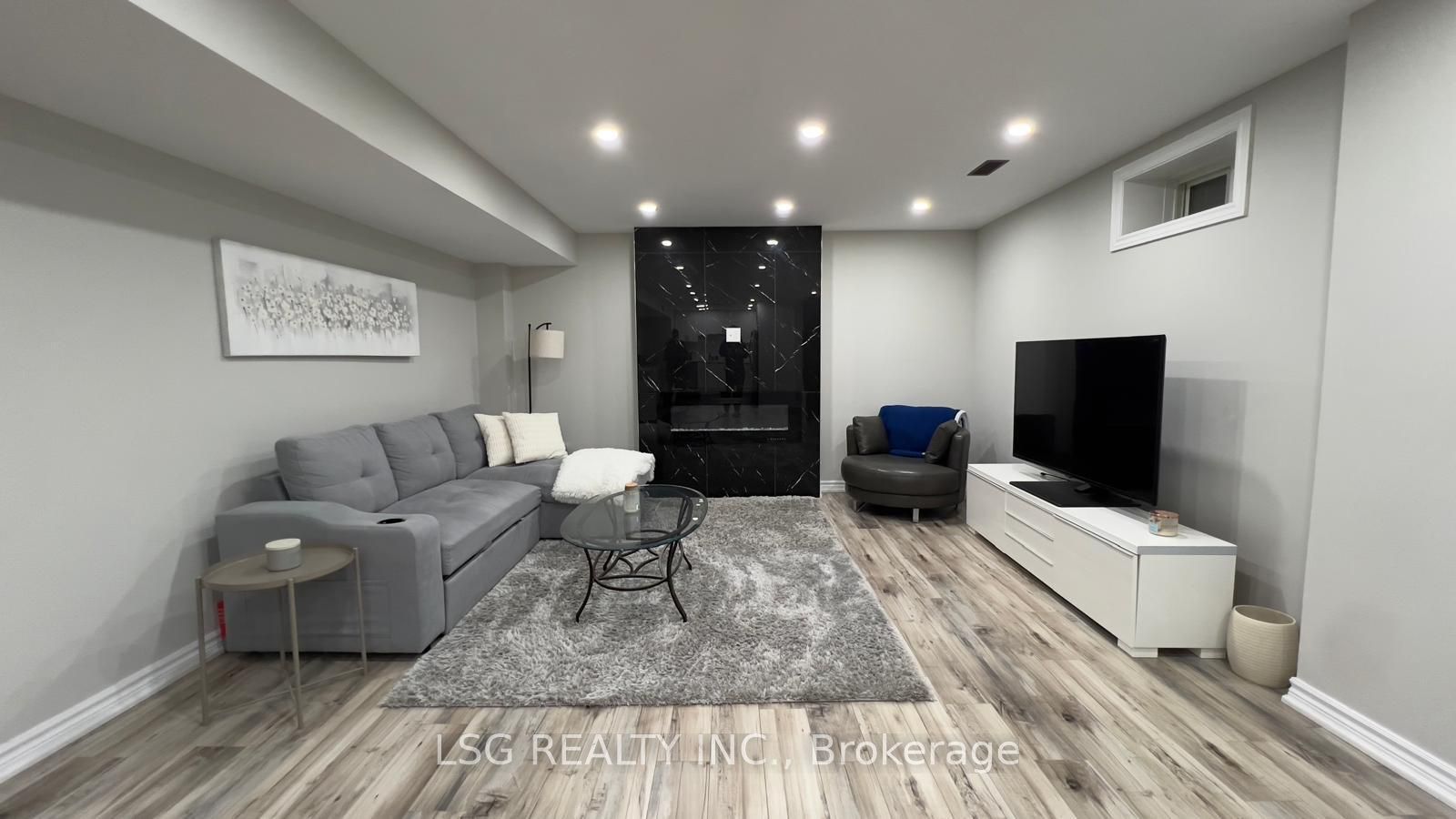19 Tesla Crescent Basement, East Gwillimbury, ON L9N 1G5