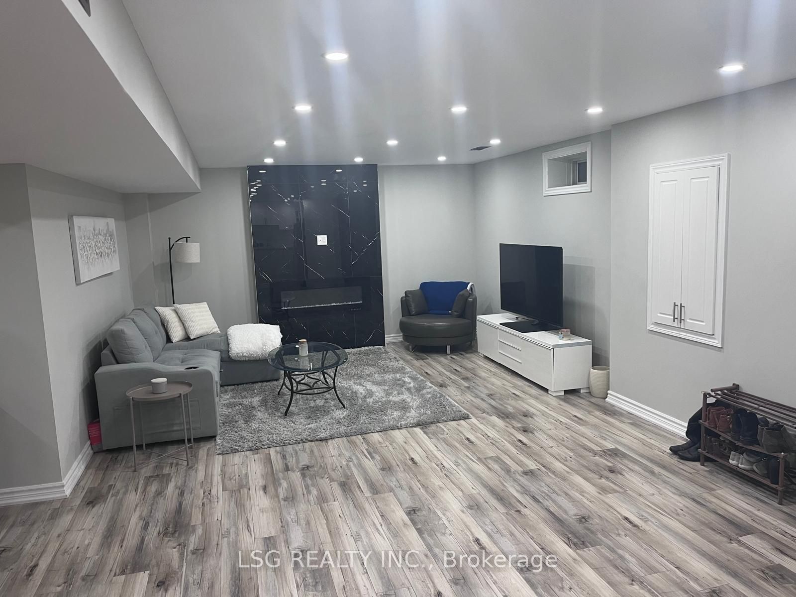 19 Tesla Crescent Basement, East Gwillimbury, ON L9N 1G5 photo 2