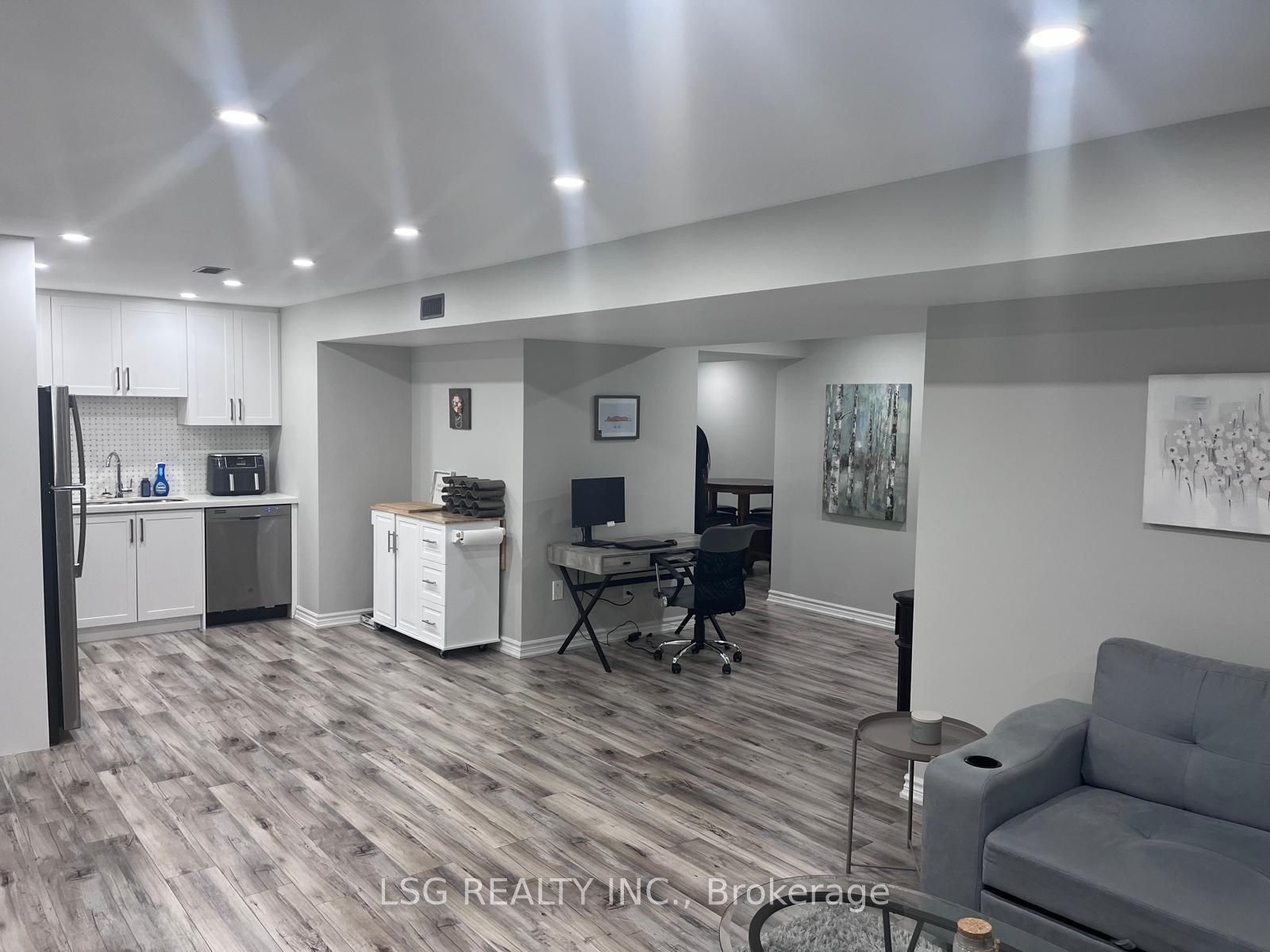 19 Tesla Crescent Basement, East Gwillimbury, ON L9N 1G5 photo 3