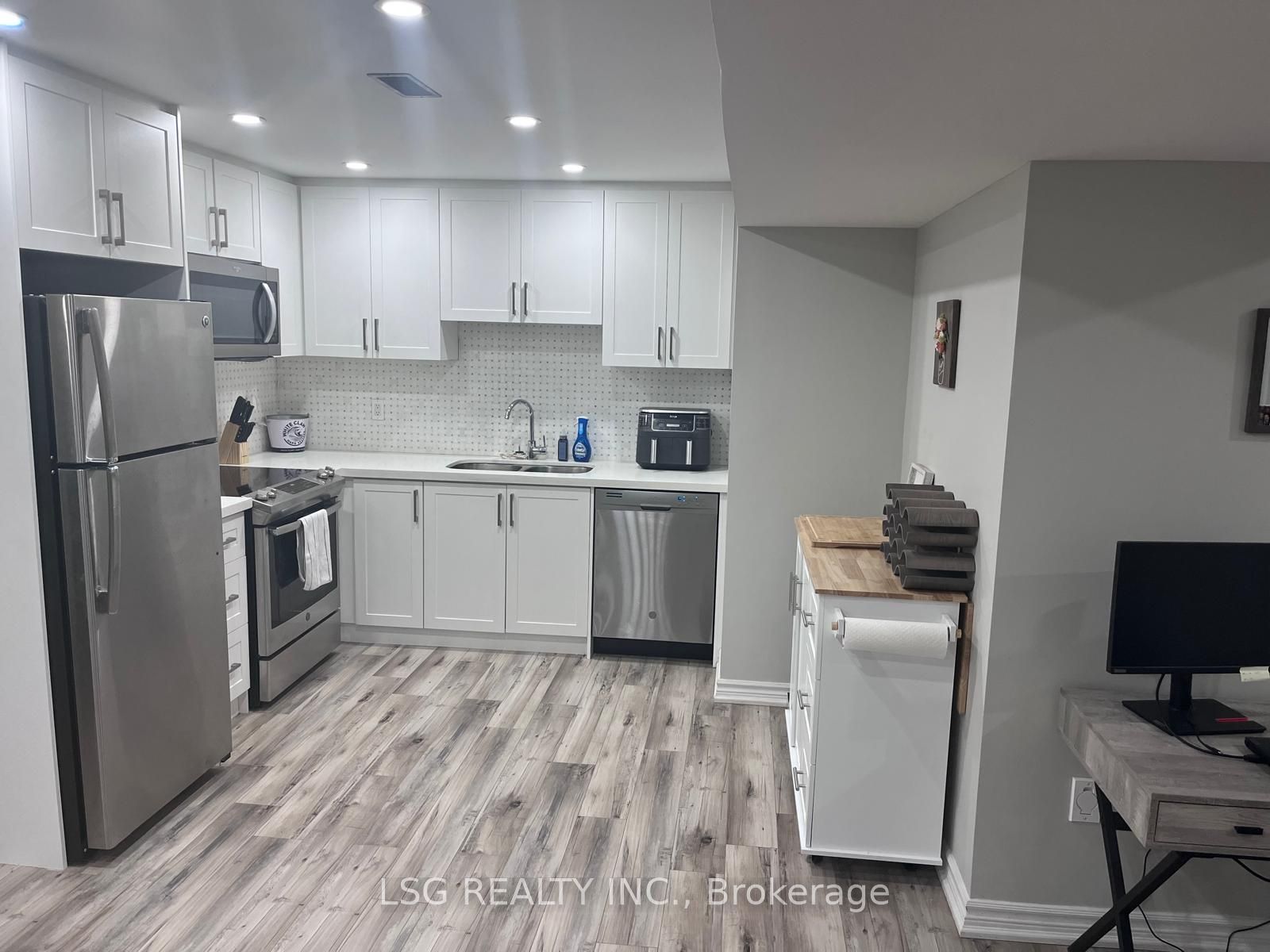 19 Tesla Crescent Basement, East Gwillimbury, ON L9N 1G5 photo 4