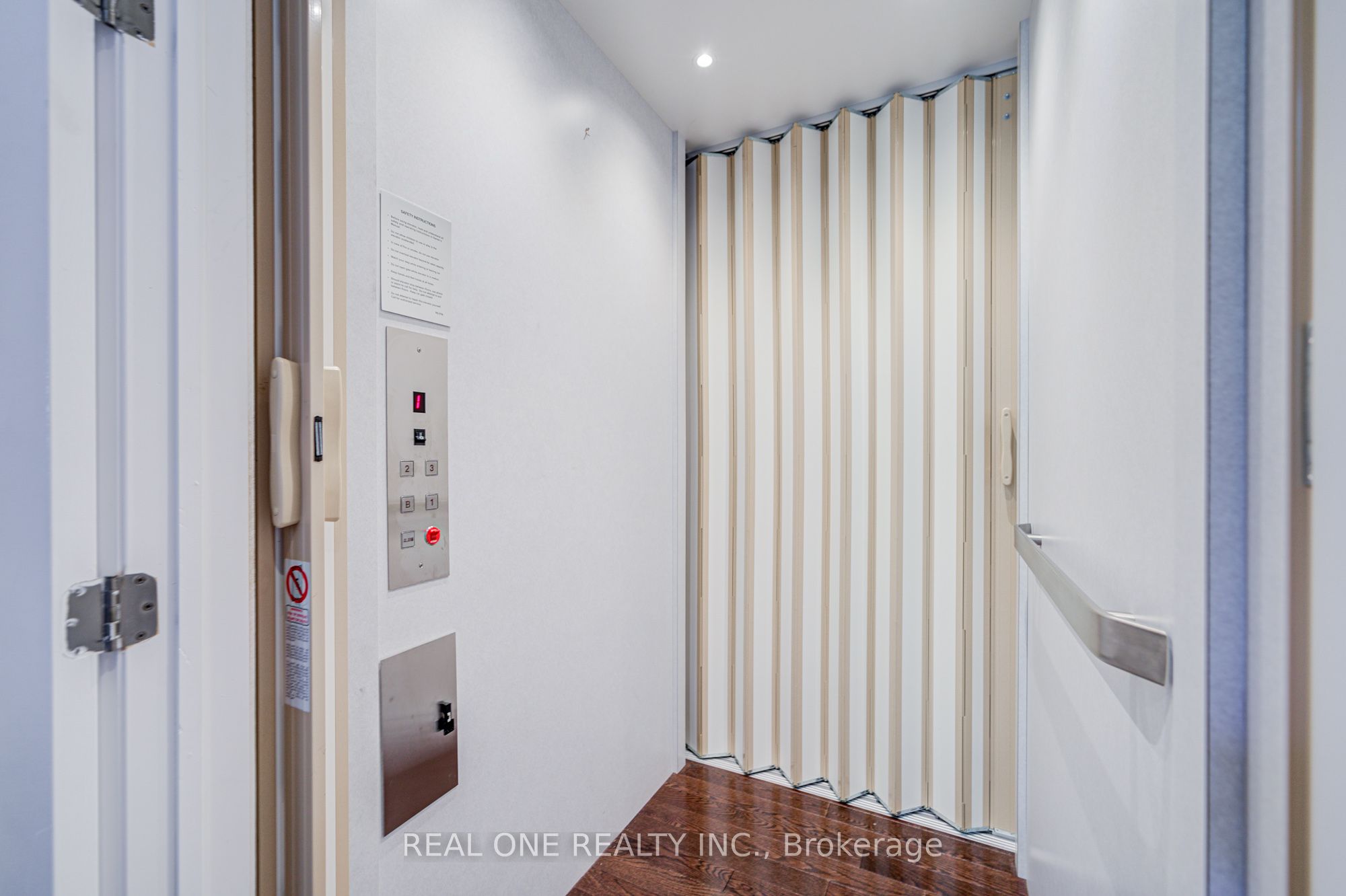 421 Flamingo Road, Vaughan, ON L4J 8L4 photo 2
