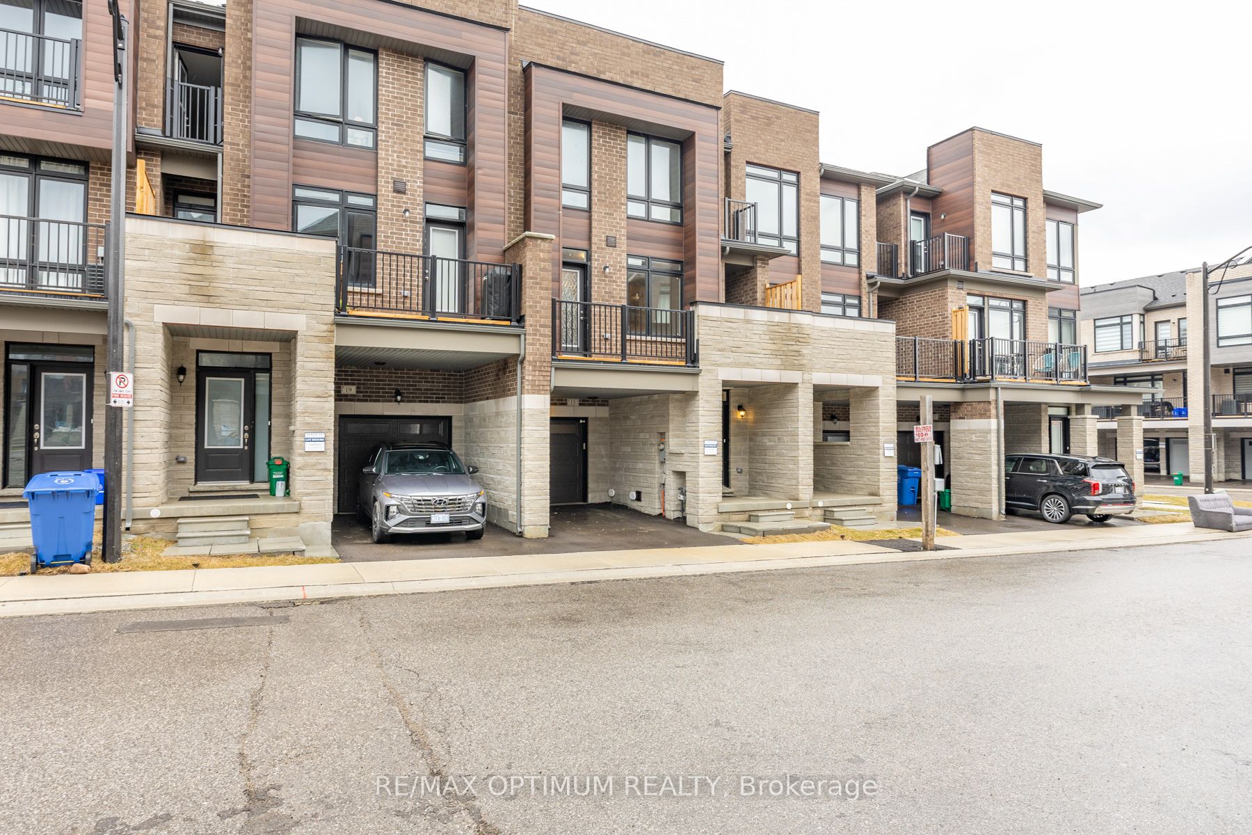 15 Gunton Street, Aurora, ON L4G 4A9 photo 2