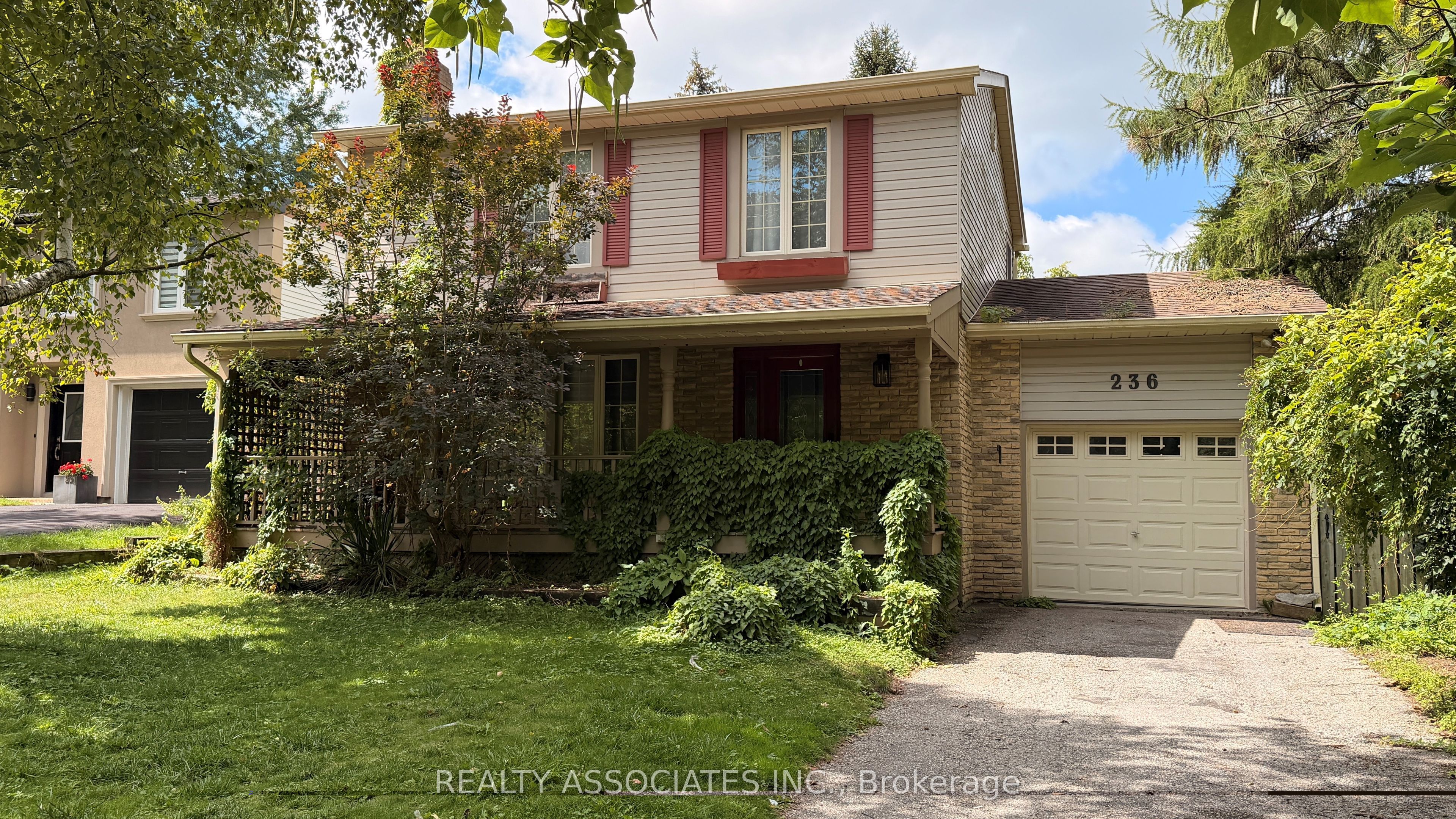 236 Hibiscus Court, Newmarket, ON L3Y 5K9