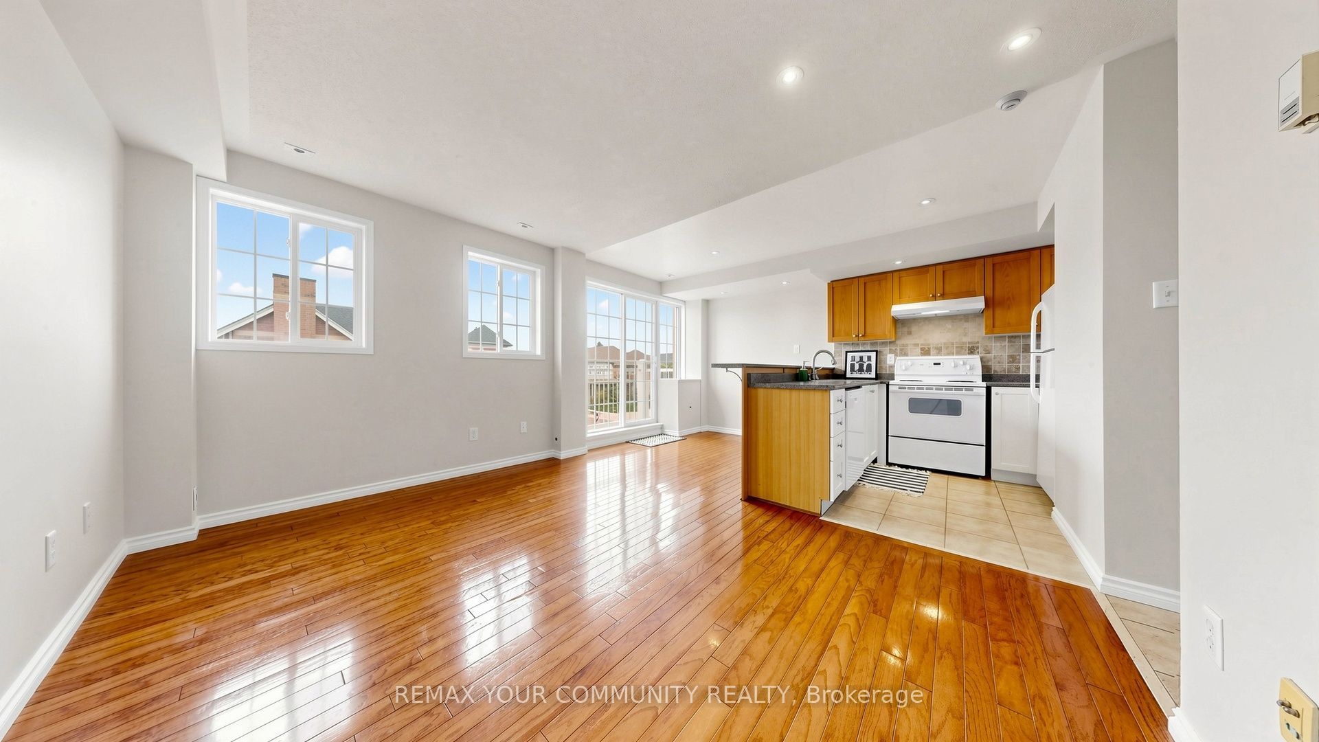 116 Cornell Park Avenue D210, Markham, ON L6B 1B6 photo 3