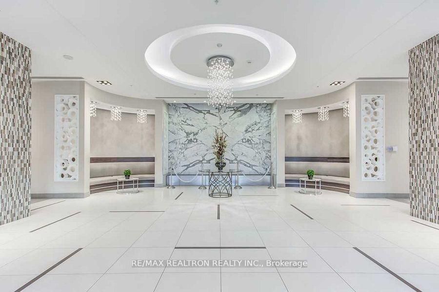75 North Park Road 105, Vaughan, ON L4J 0H8 photo 2
