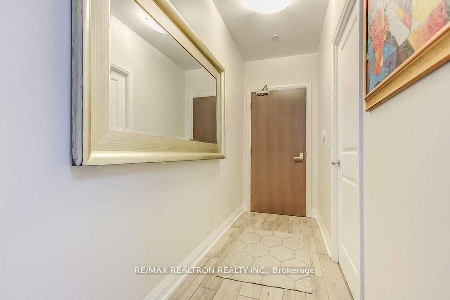 75 North Park Road 105, Vaughan, ON L4J 0H8 photo 3