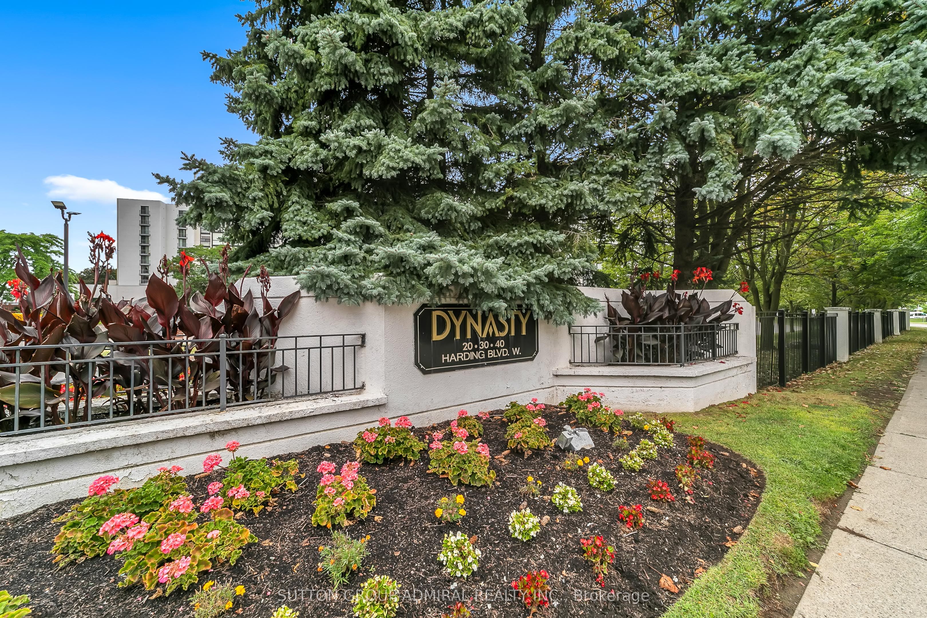 30 Harding Boulevard W 314, Richmond Hill, ON L4C 9M3 photo 2