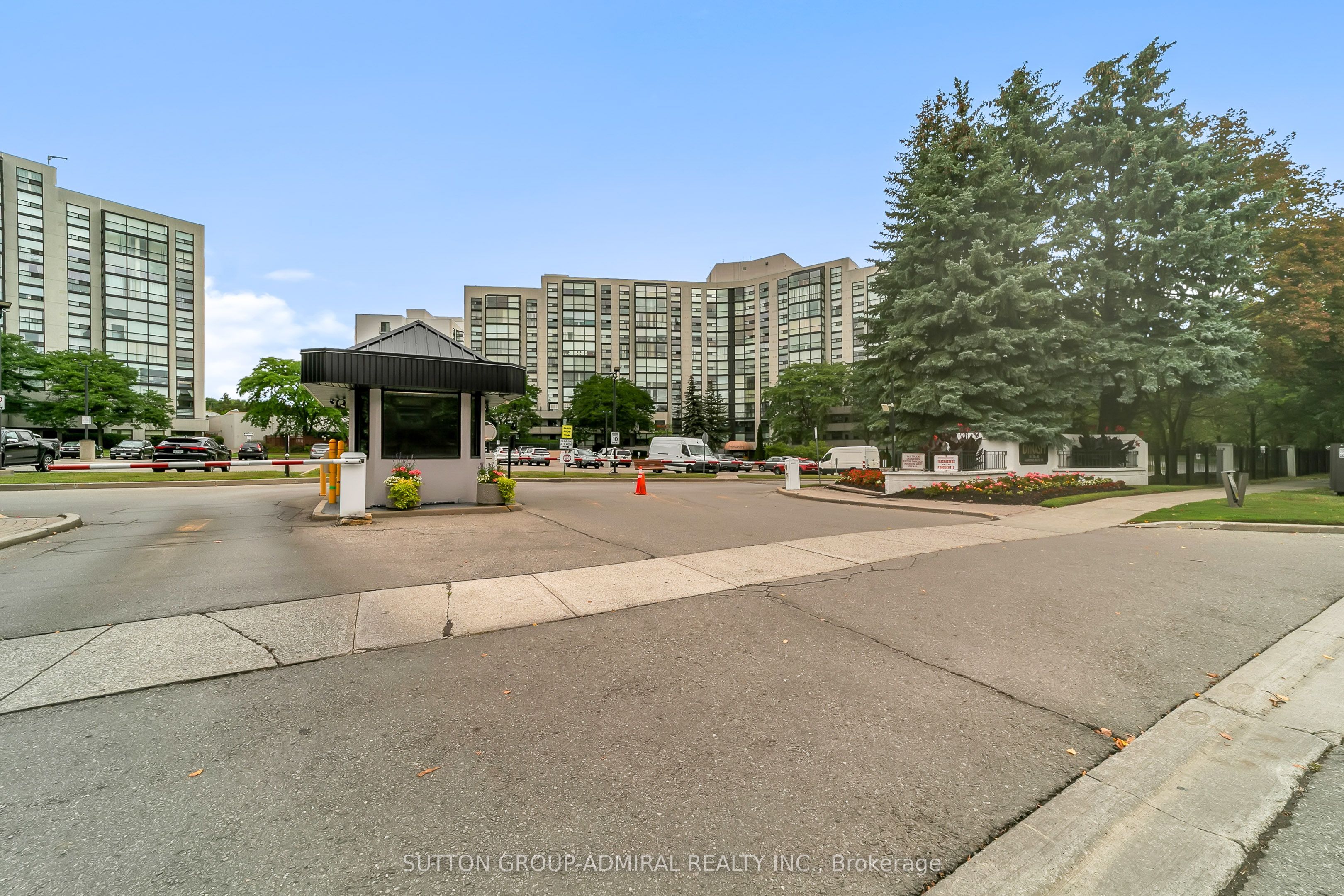 30 Harding Boulevard W 314, Richmond Hill, ON L4C 9M3 photo 3