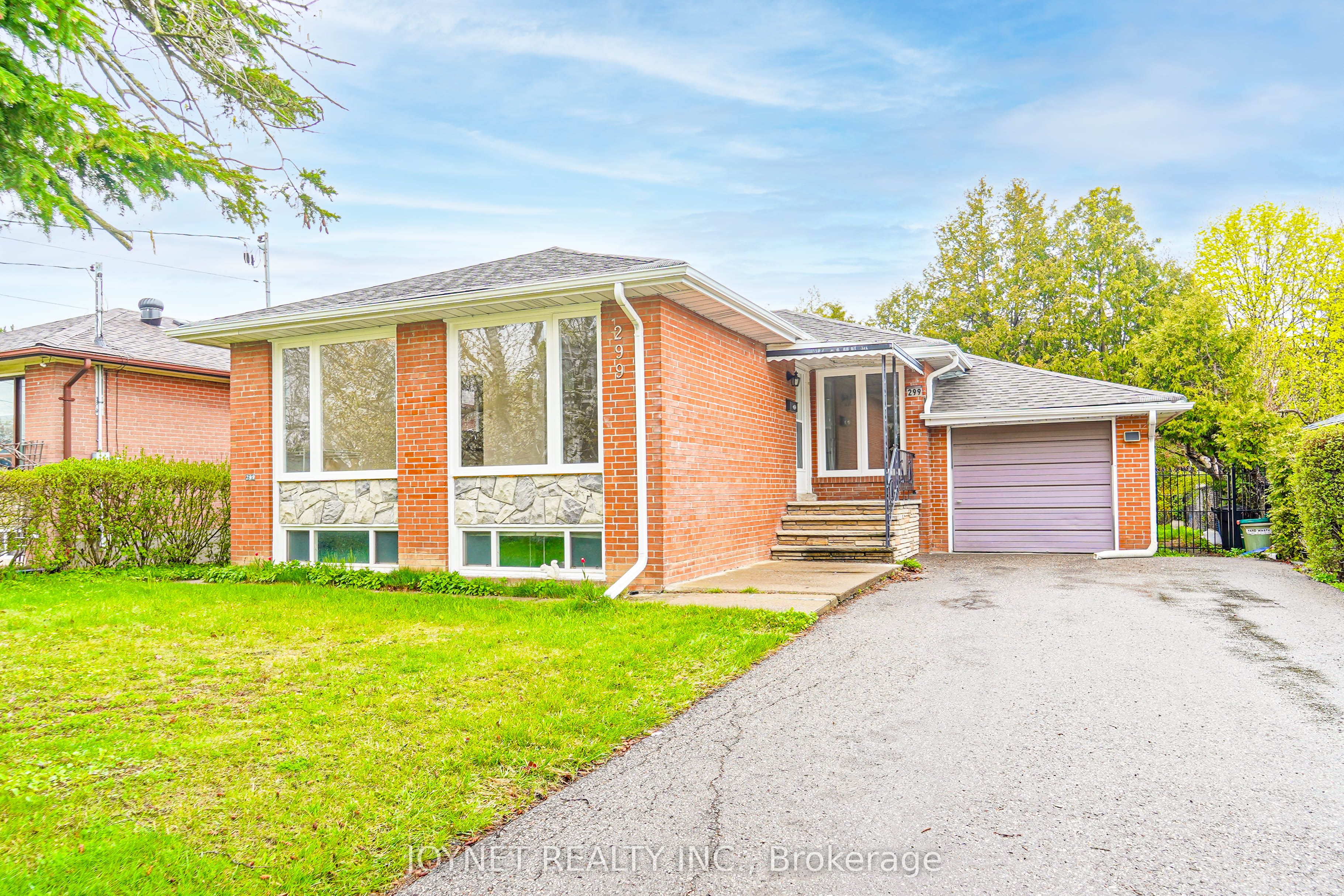299 Palmer Avenue, Richmond Hill, ON L4C 1P4 photo 2