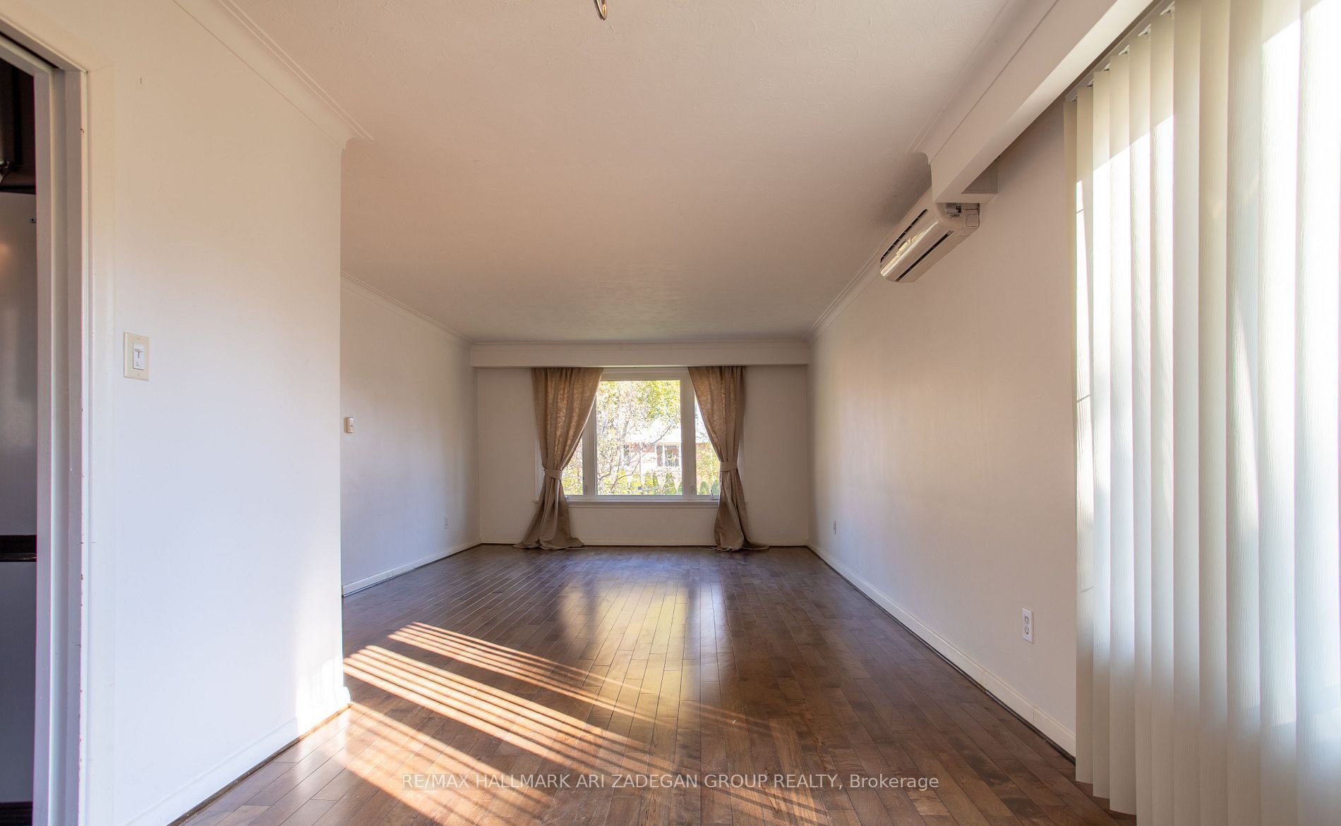 210 Harrygan Crescent, Richmond Hill, ON L4C 4J1 photo 4