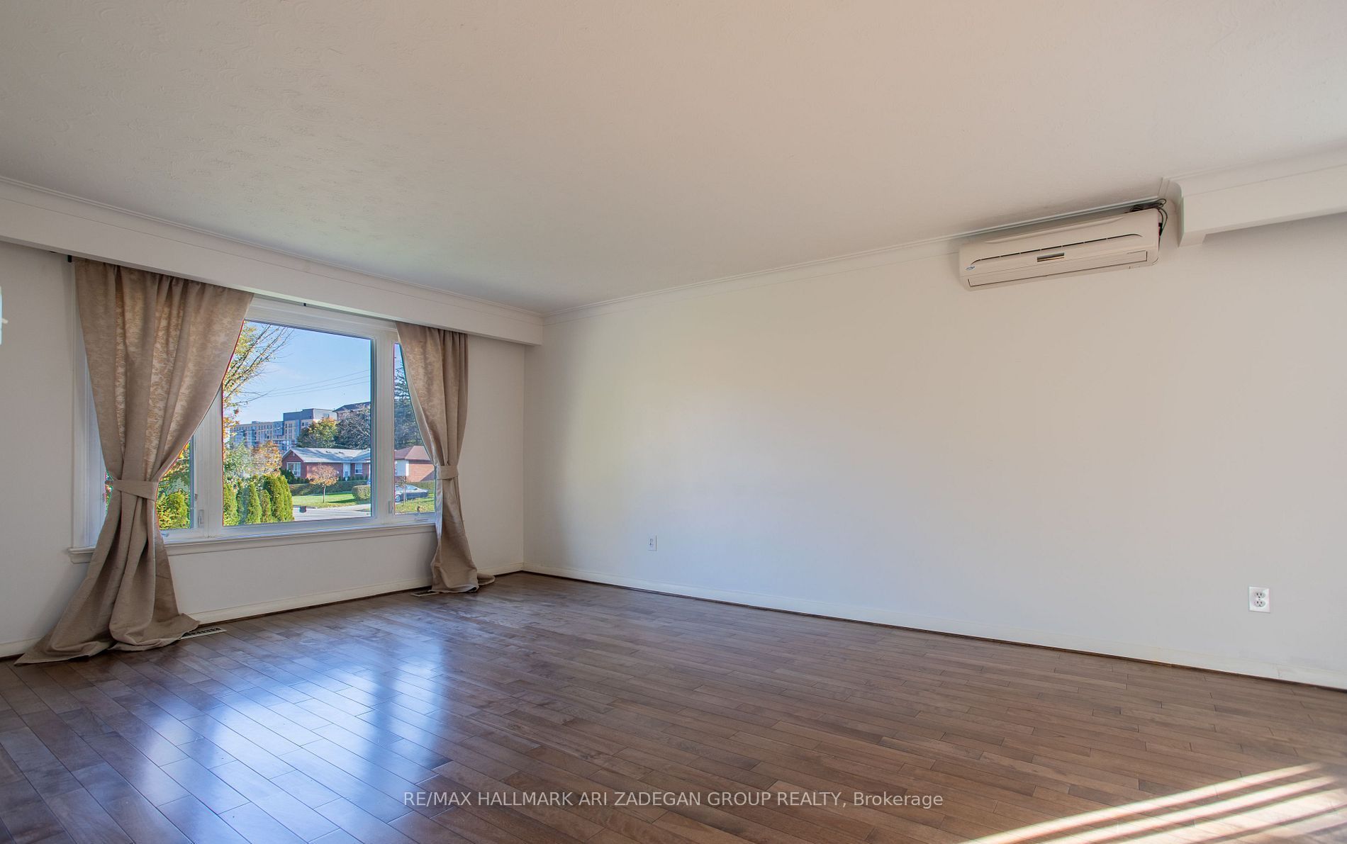 210 Harrygan Crescent, Richmond Hill, ON L4C 4J1 photo 5