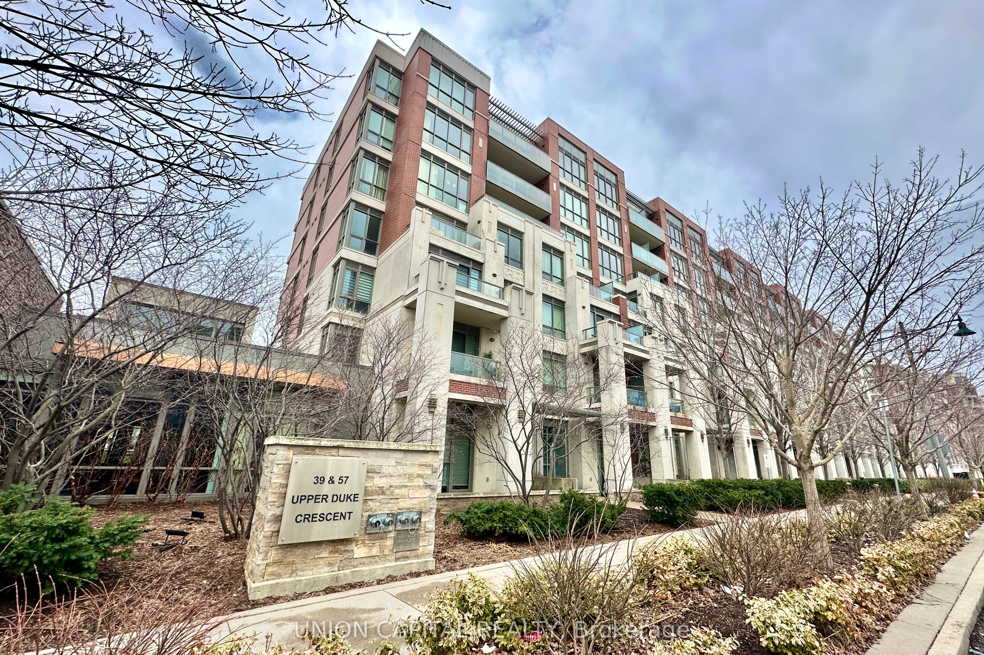39 Upper Duke Crescent 120, Markham, ON L6G 0B8 photo 2