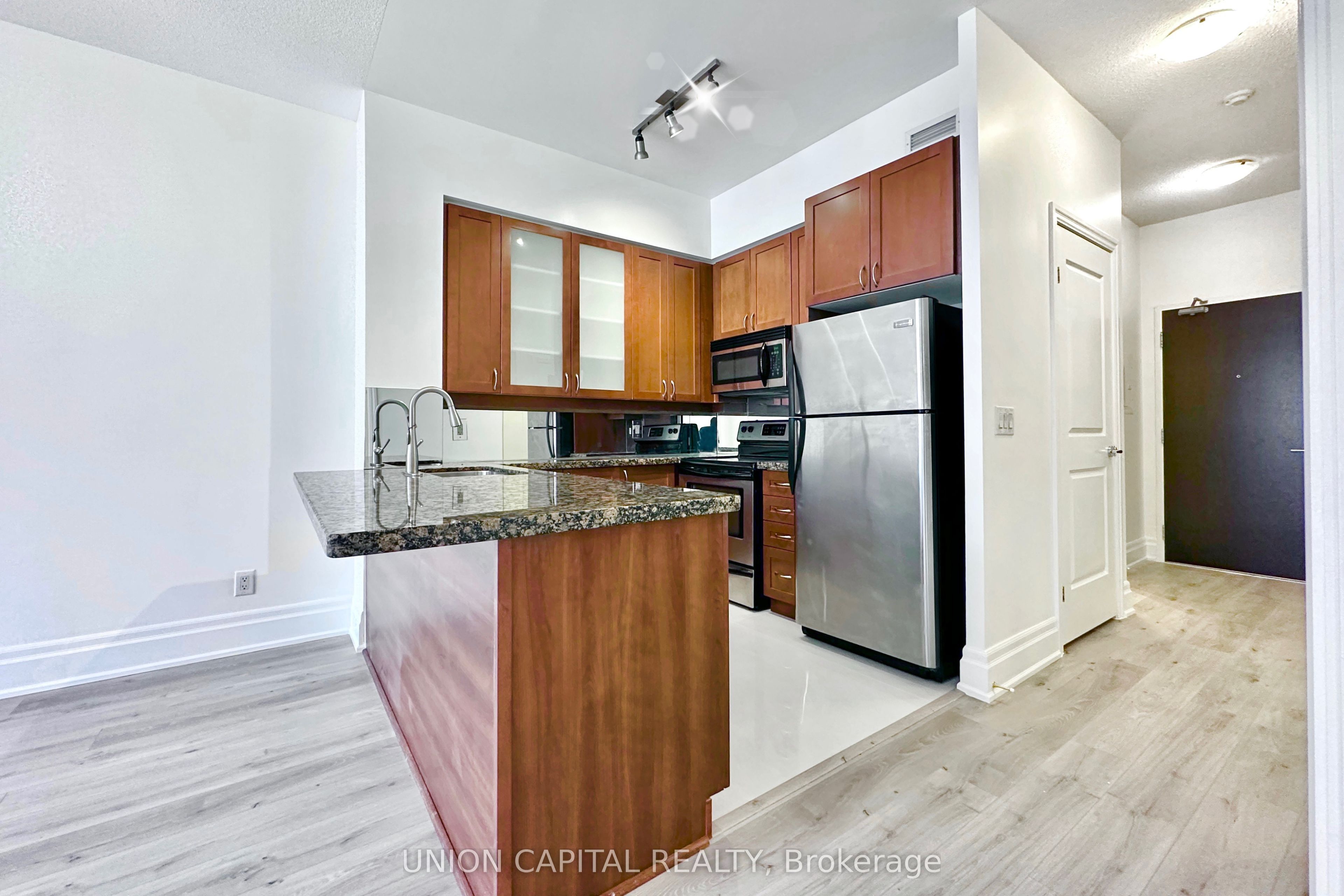 39 Upper Duke Crescent 120, Markham, ON L6G 0B8 photo 5