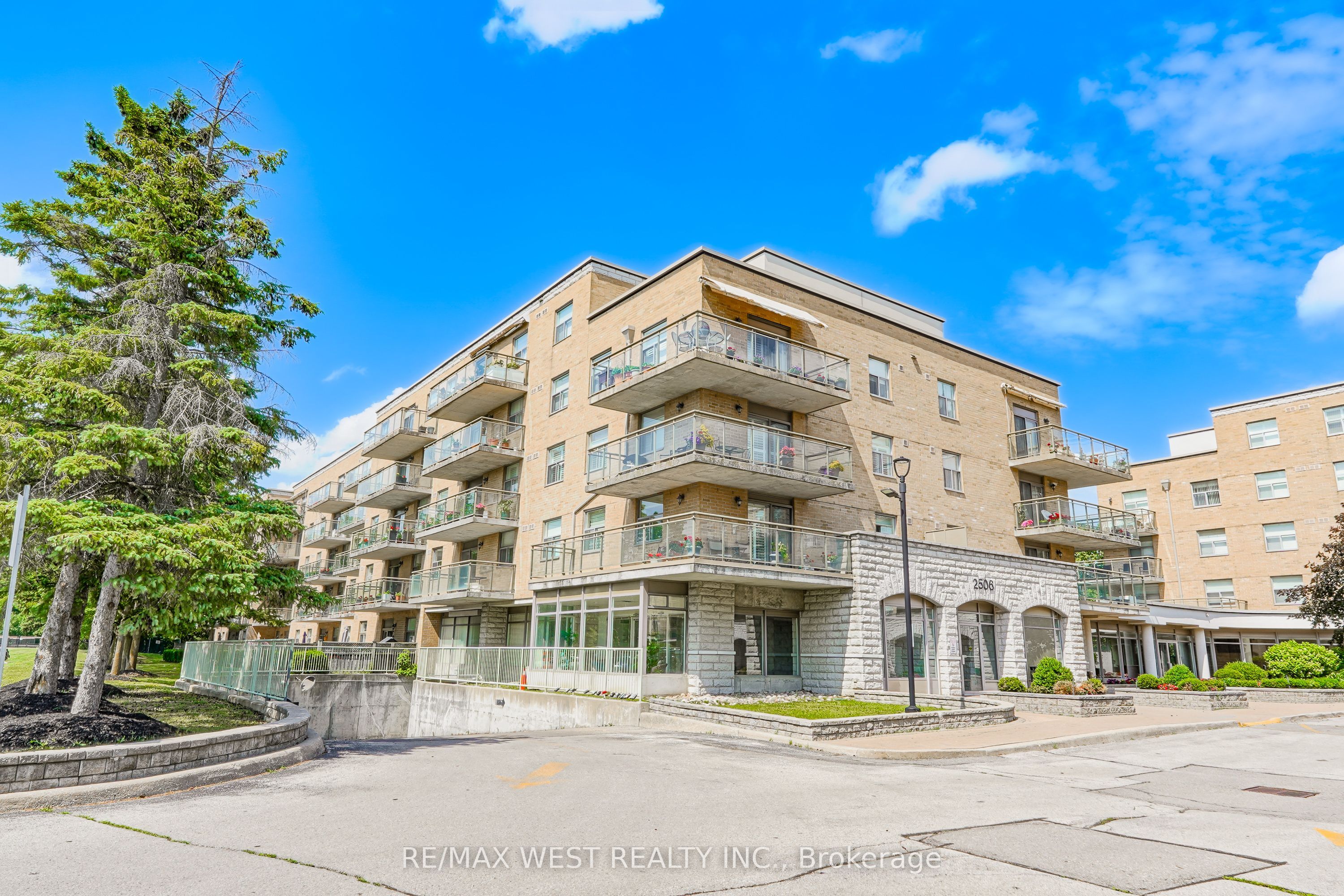 2506 Rutherford Road 414, Vaughan, ON L4K 5N4 photo 2