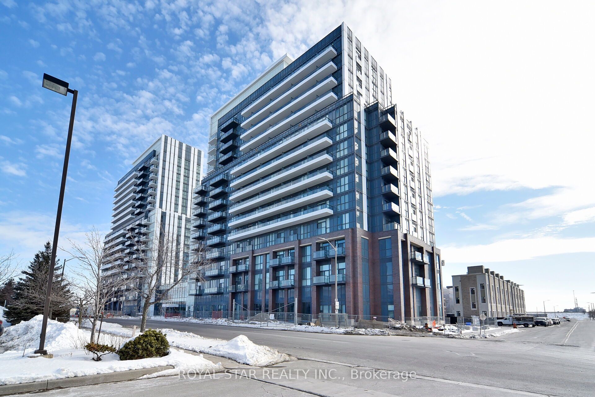 10 Honeycrisp Crescent 909, Vaughan, ON L4K 0M7