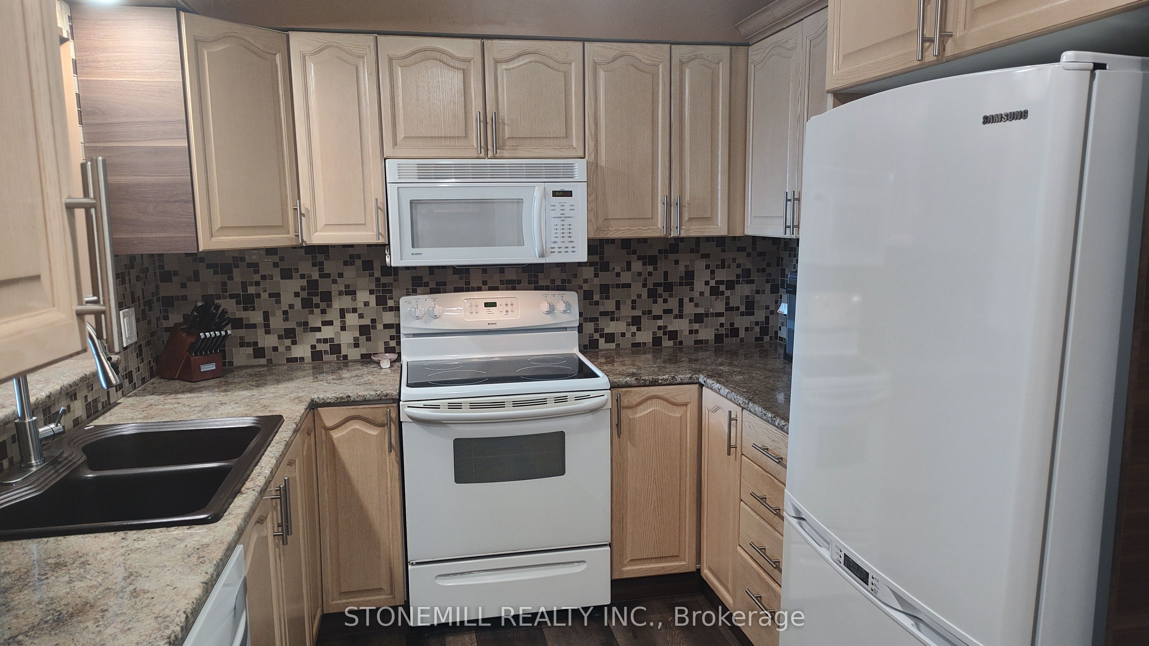 326 Major Mackenzie Drive E 814, Richmond Hill, ON L4C 8T4 photo 4
