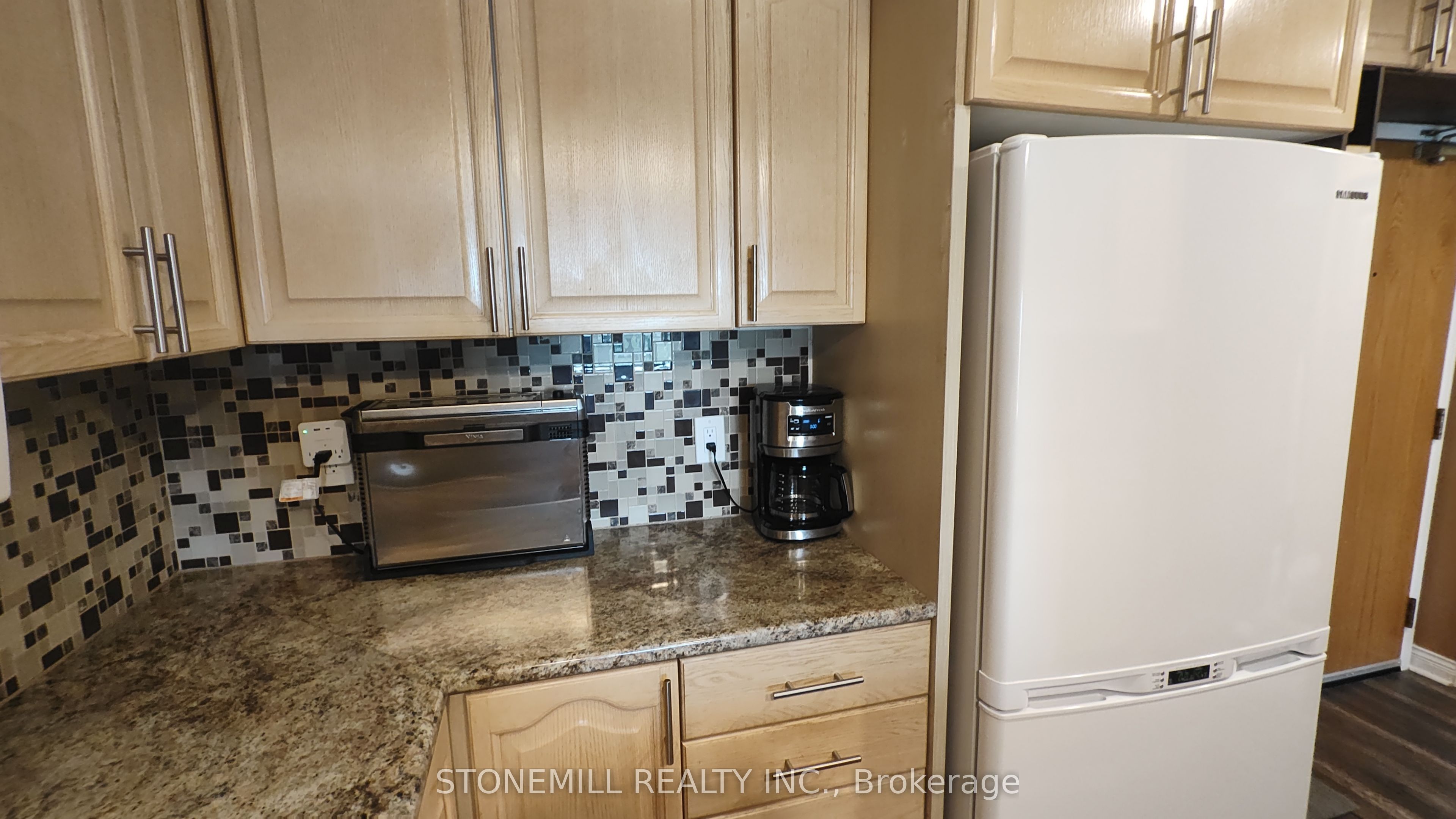 326 Major Mackenzie Drive E 814, Richmond Hill, ON L4C 8T4 photo 5