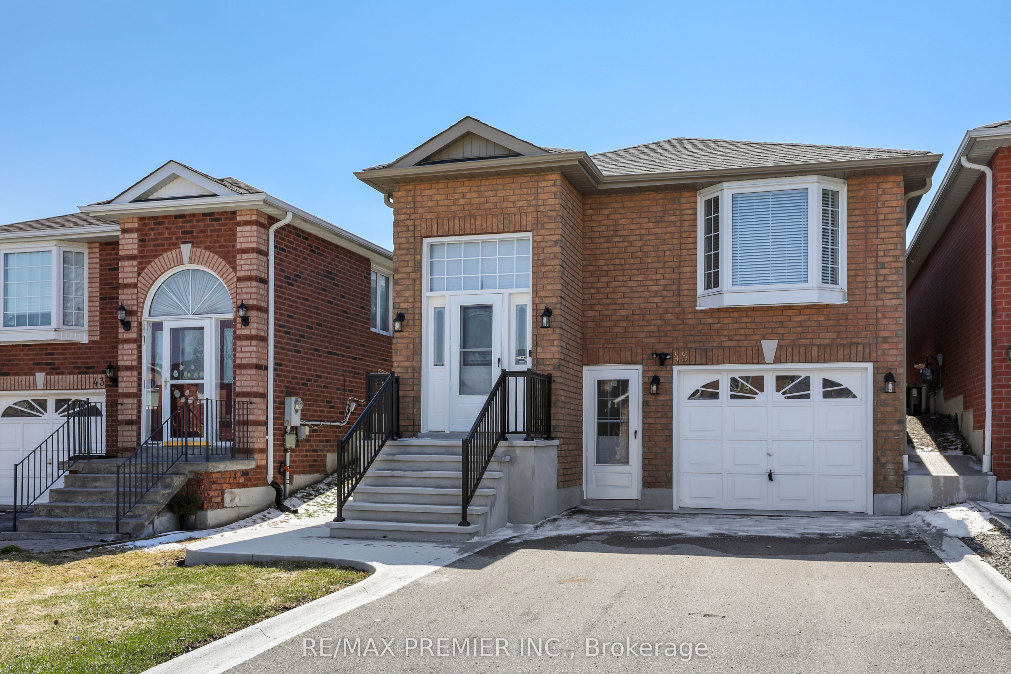 45 Roughley Street, Bradford West Gwillimbury, ON L3Z 3B3