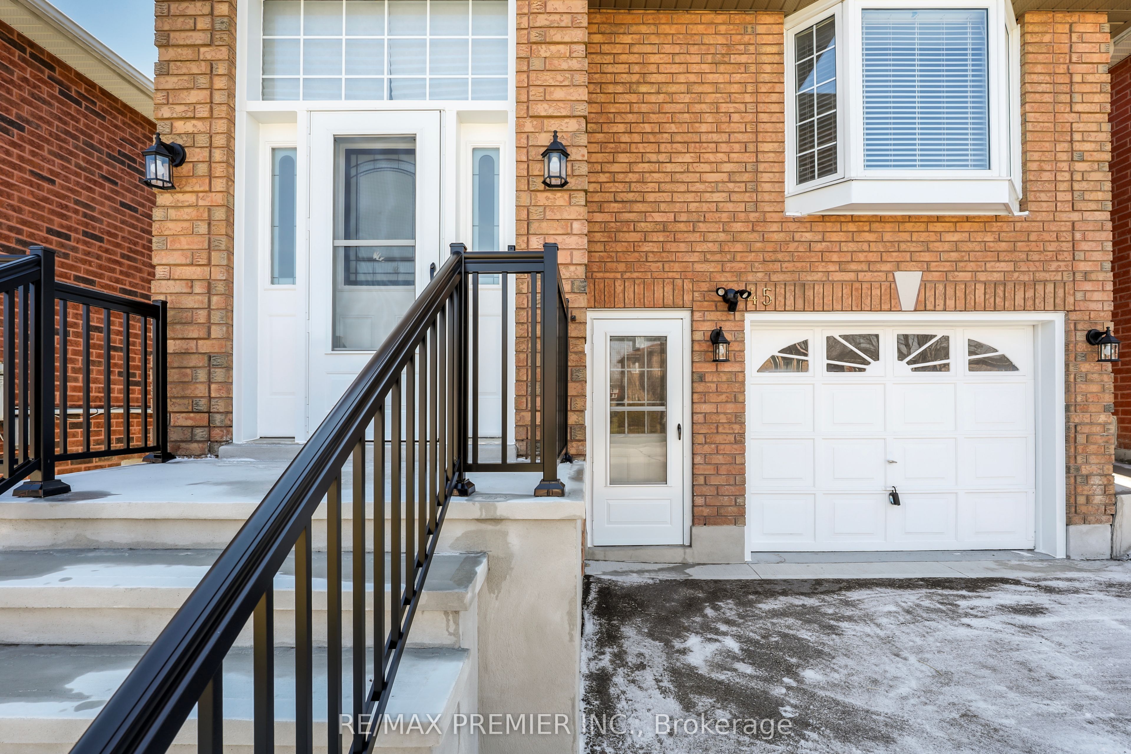 45 Roughley Street, Bradford West Gwillimbury, ON L3Z 3B3 photo 2