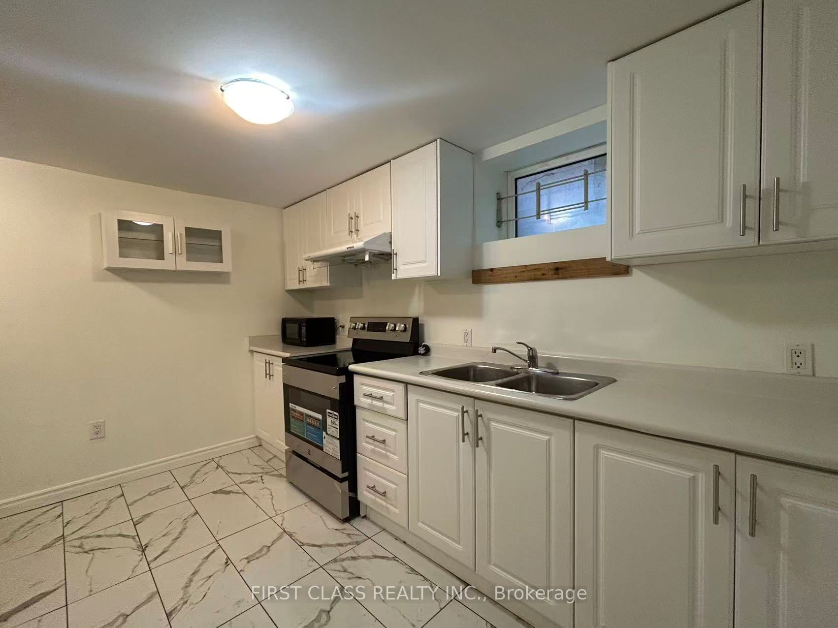 448 Elmwood Avenue, Richmond Hill, ON L4C 1M4 photo 2